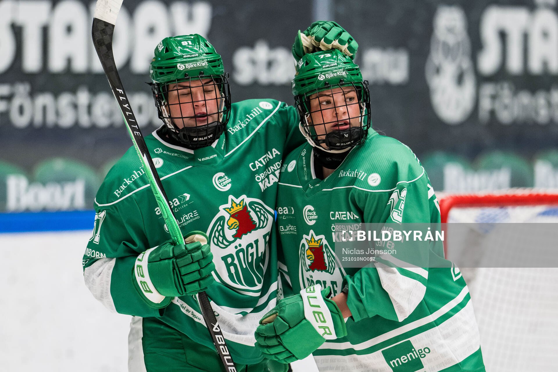 Rögles Sara Boucher och Cassidy Maplethorpe jublar