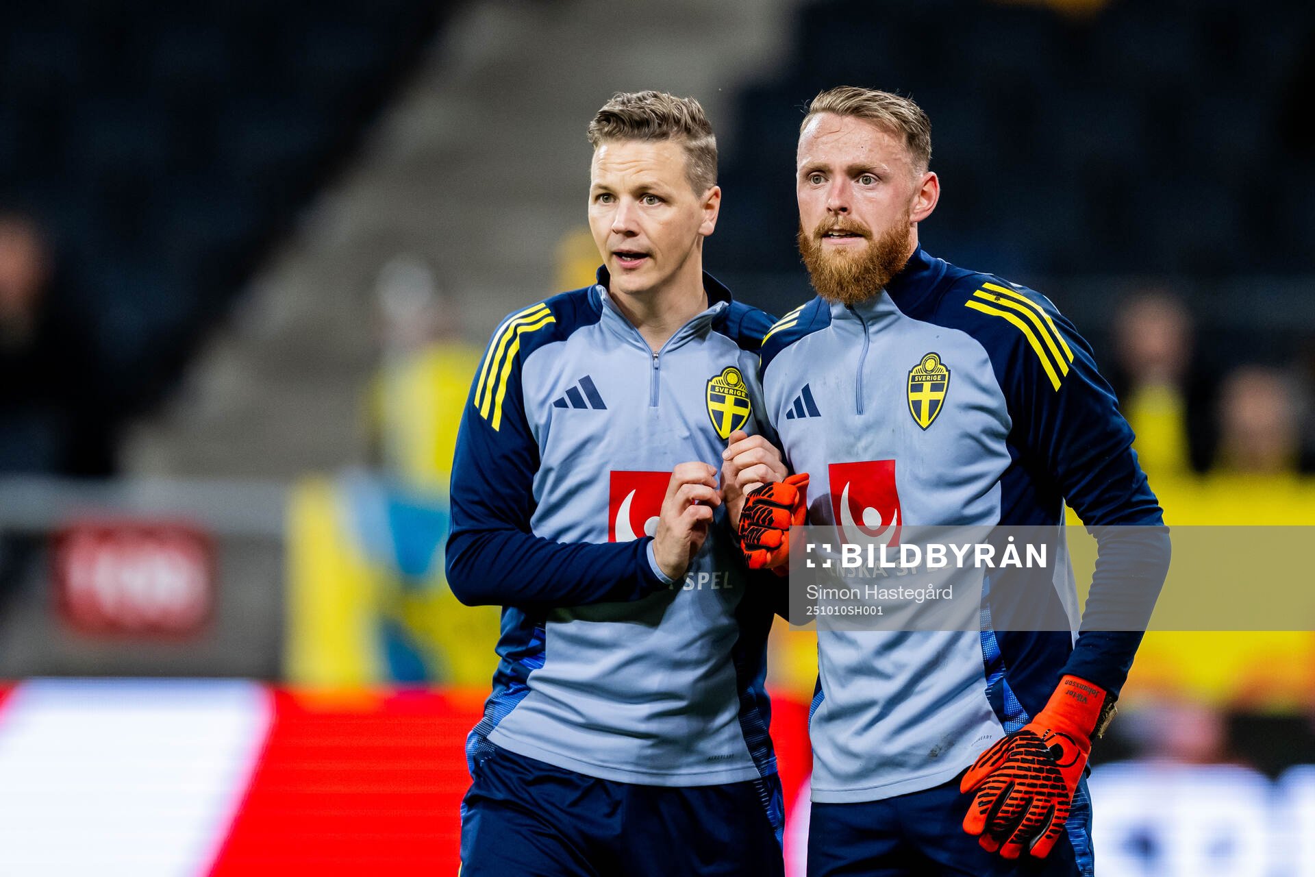 Goaltender coach Maths Elfvendal and goalkeeper Viktor