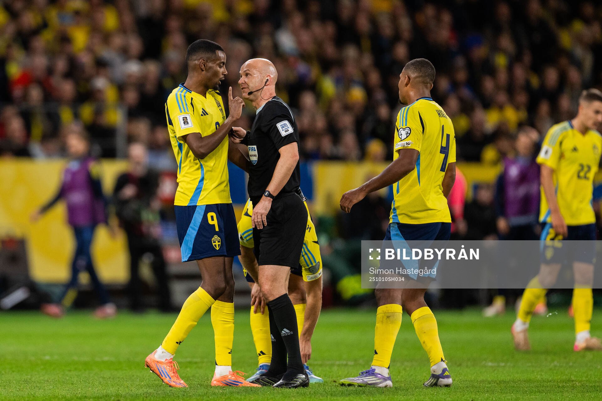 Alexander Isak of Sweden and referee Anthony Taylor