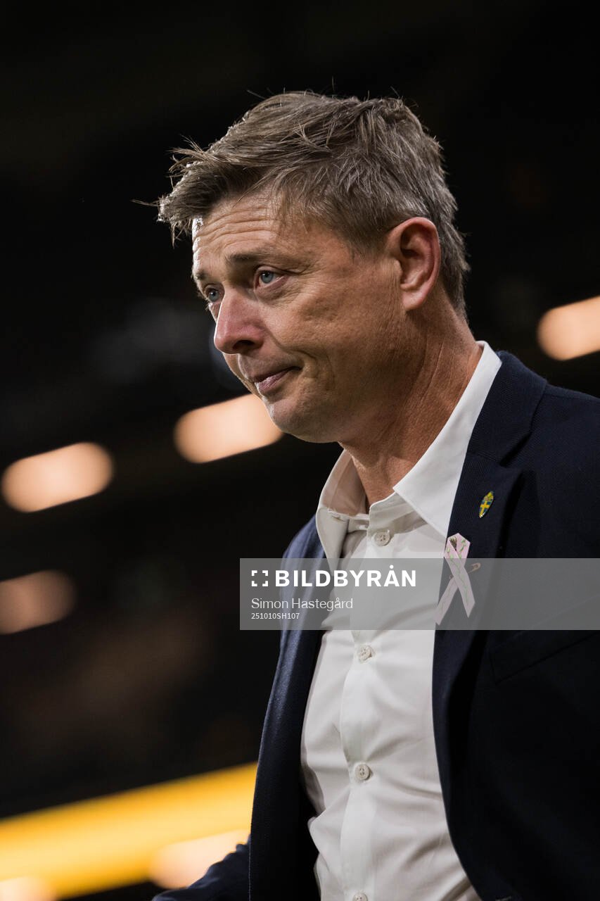 Head coach Jon Dahl Tomasson of Sweden