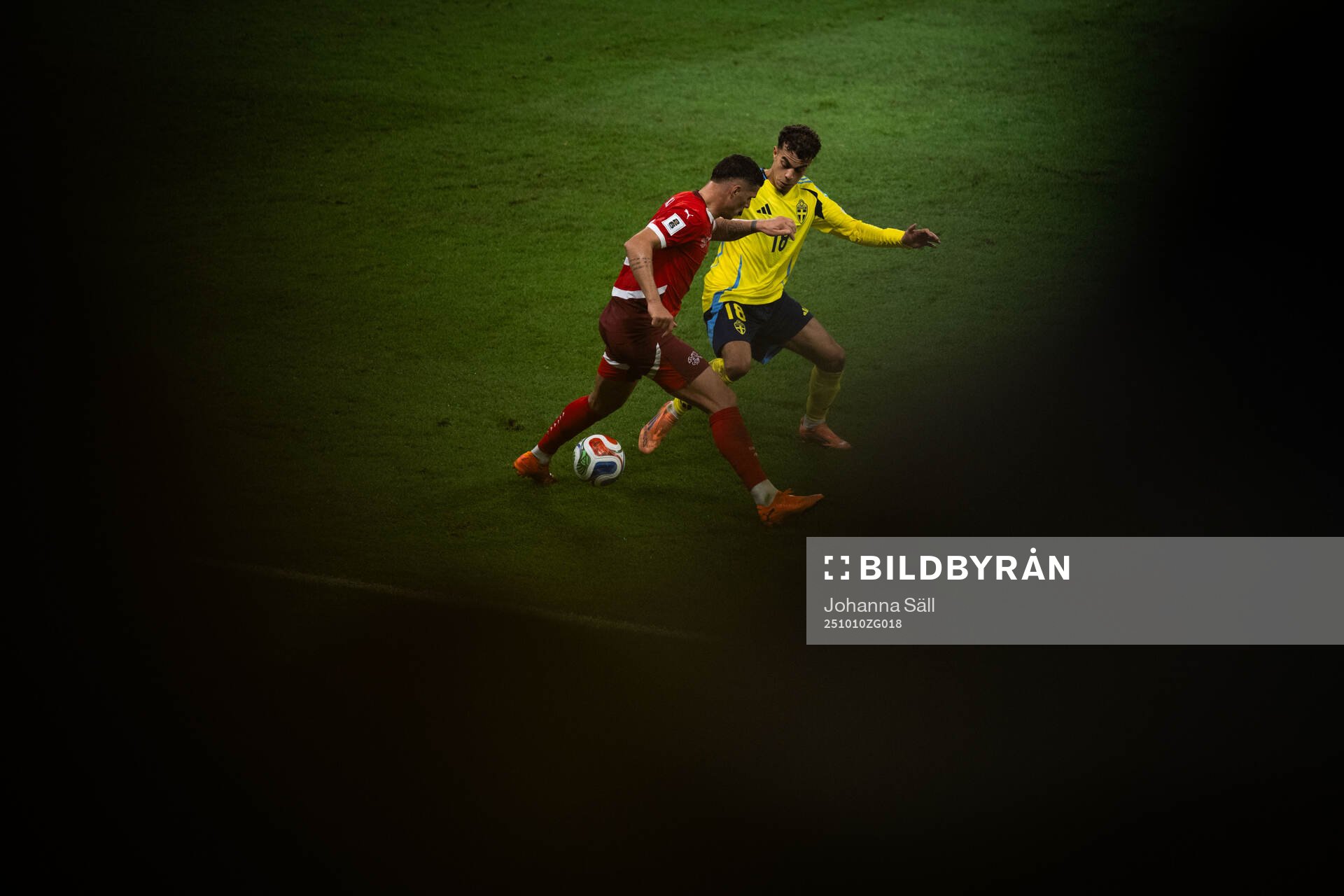 Granit Xhaka of Switzerland and Yasin Ayari of Sweden