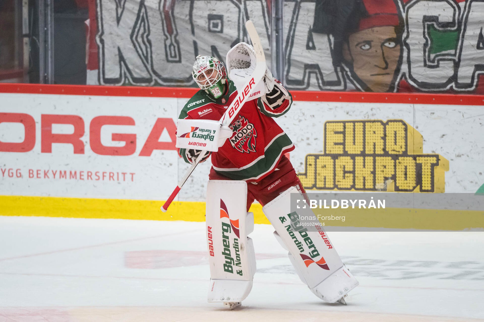 Modos målvakt Adam Werner