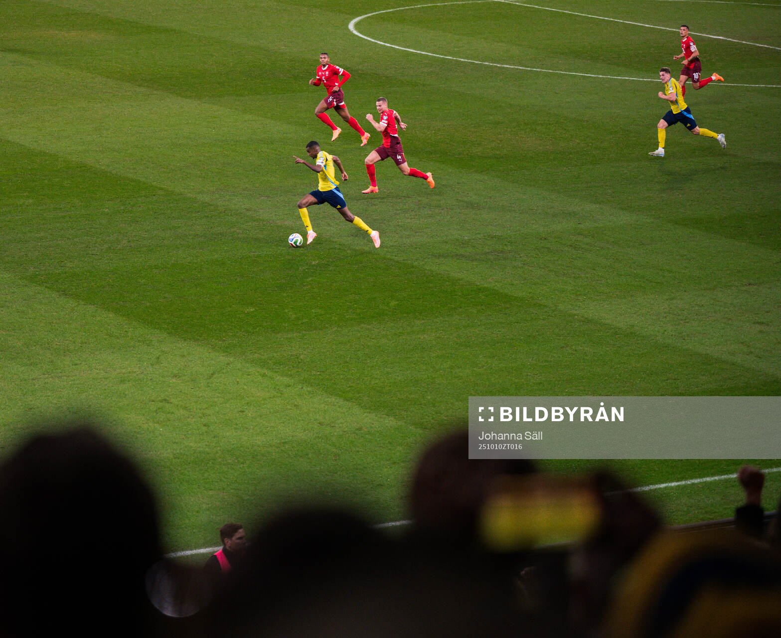 Alexander Isak of Sweden against Manuel Akanji and Nico