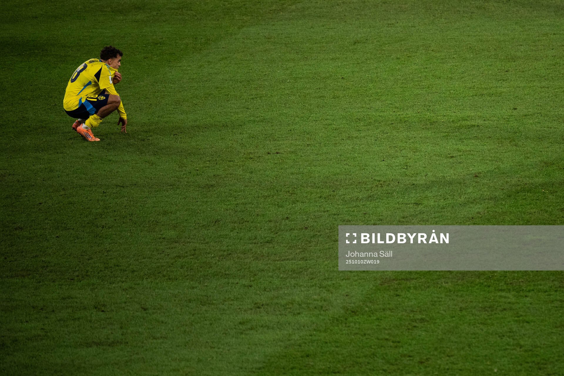 Yasin Ayari of Sweden looks dejected