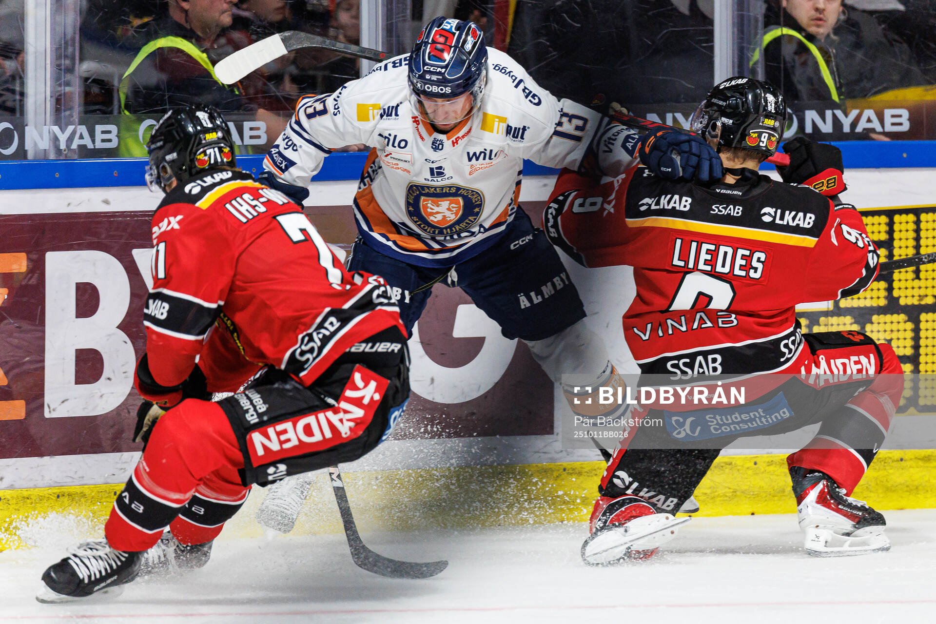 Växjös Dylan Mclaughlin mot Luleås Jakob Ihs-Wozniak och
