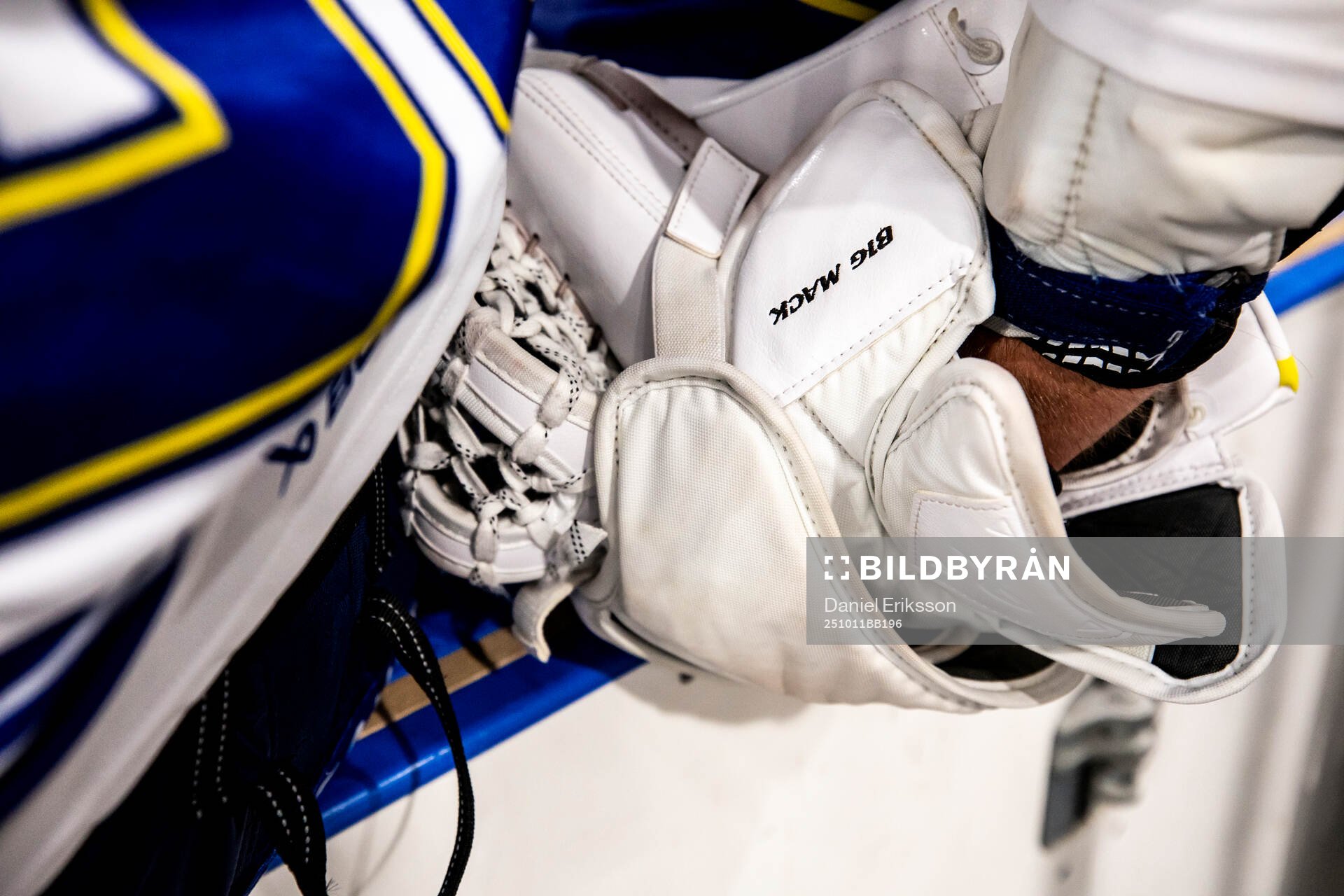 målvakt Marcus Gidlöf handske