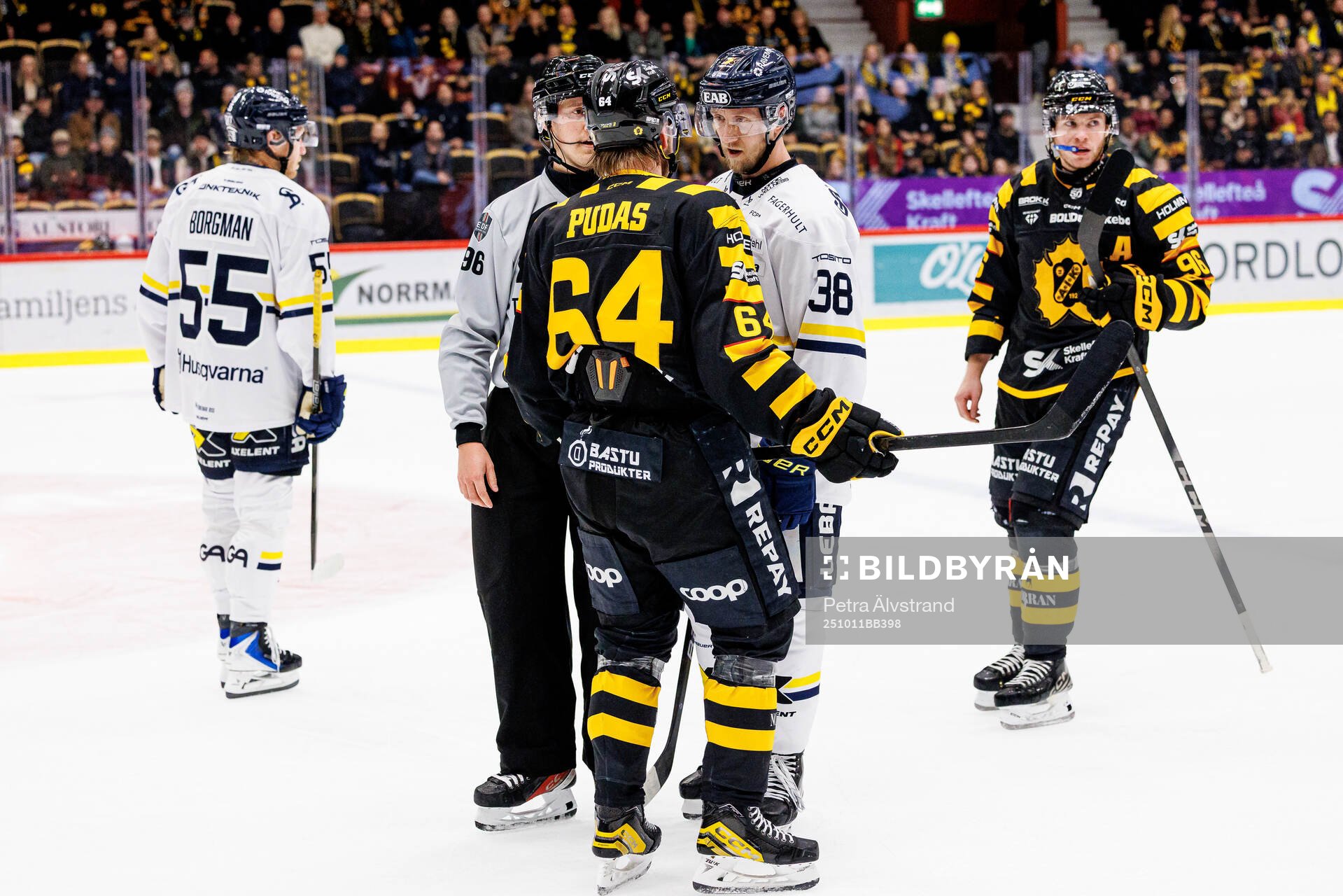 Skellefteås Jonathan Pudas och HV71s Olle Alsing