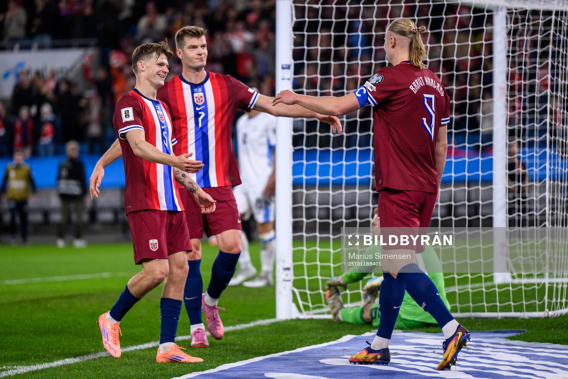 Erling Braut Haaland celebrates with David Møller Wolfe