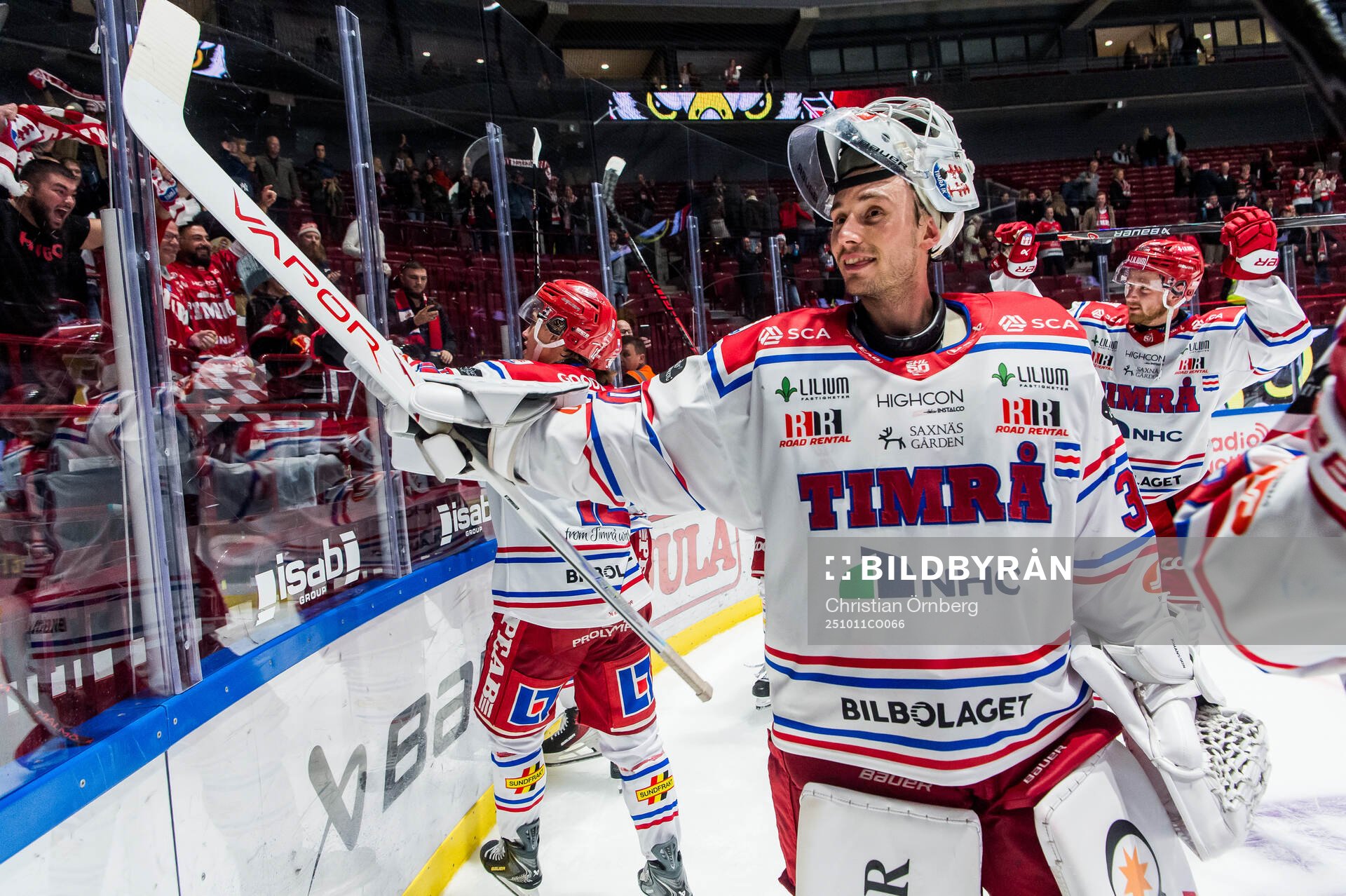 Timrås målvakt Jacob Johansson jublar