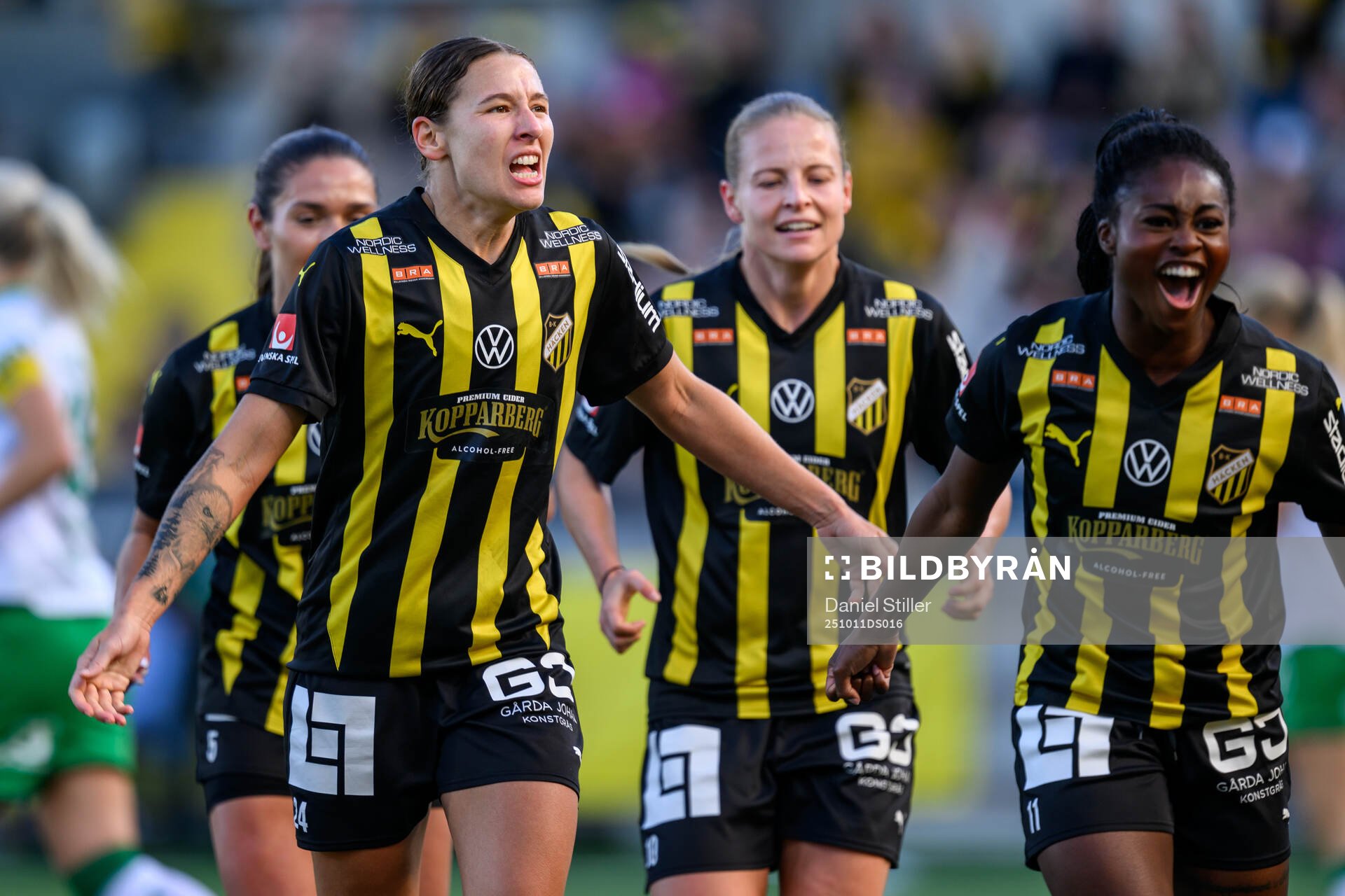 Häckens Tabby Tindell jublar