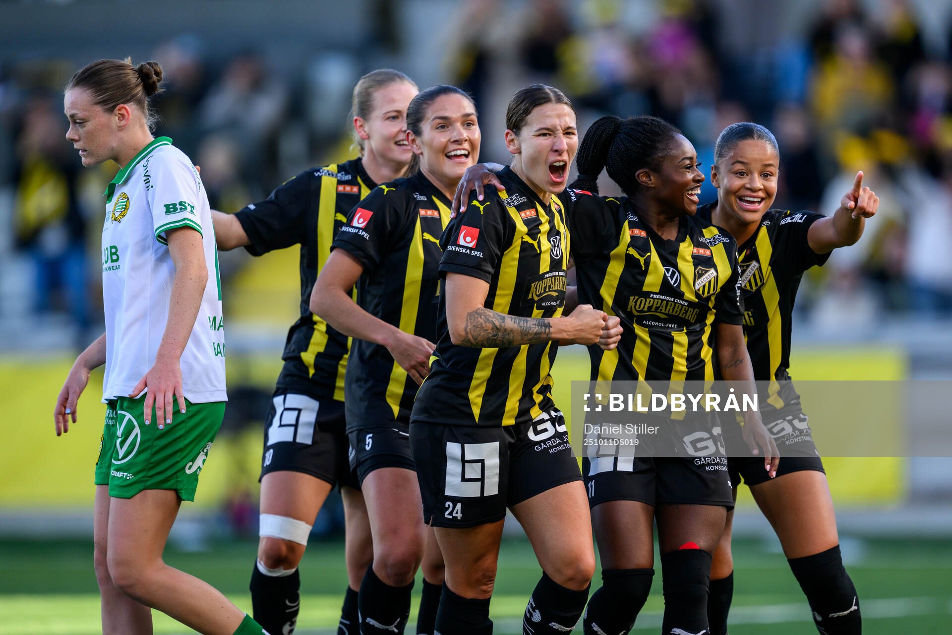 Häckens Tabby Tindell jublar