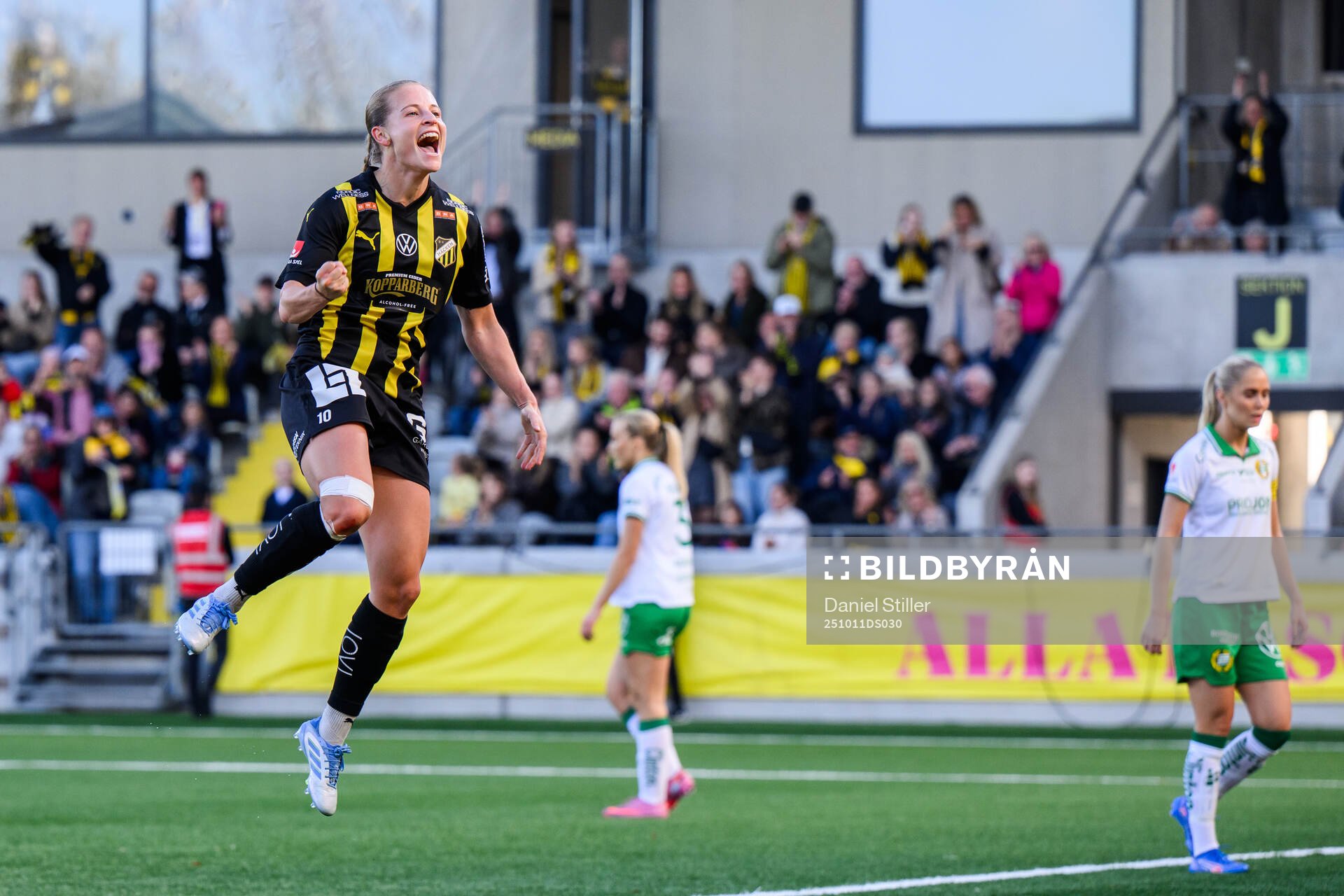 Häckens Anna Anvegård jublar