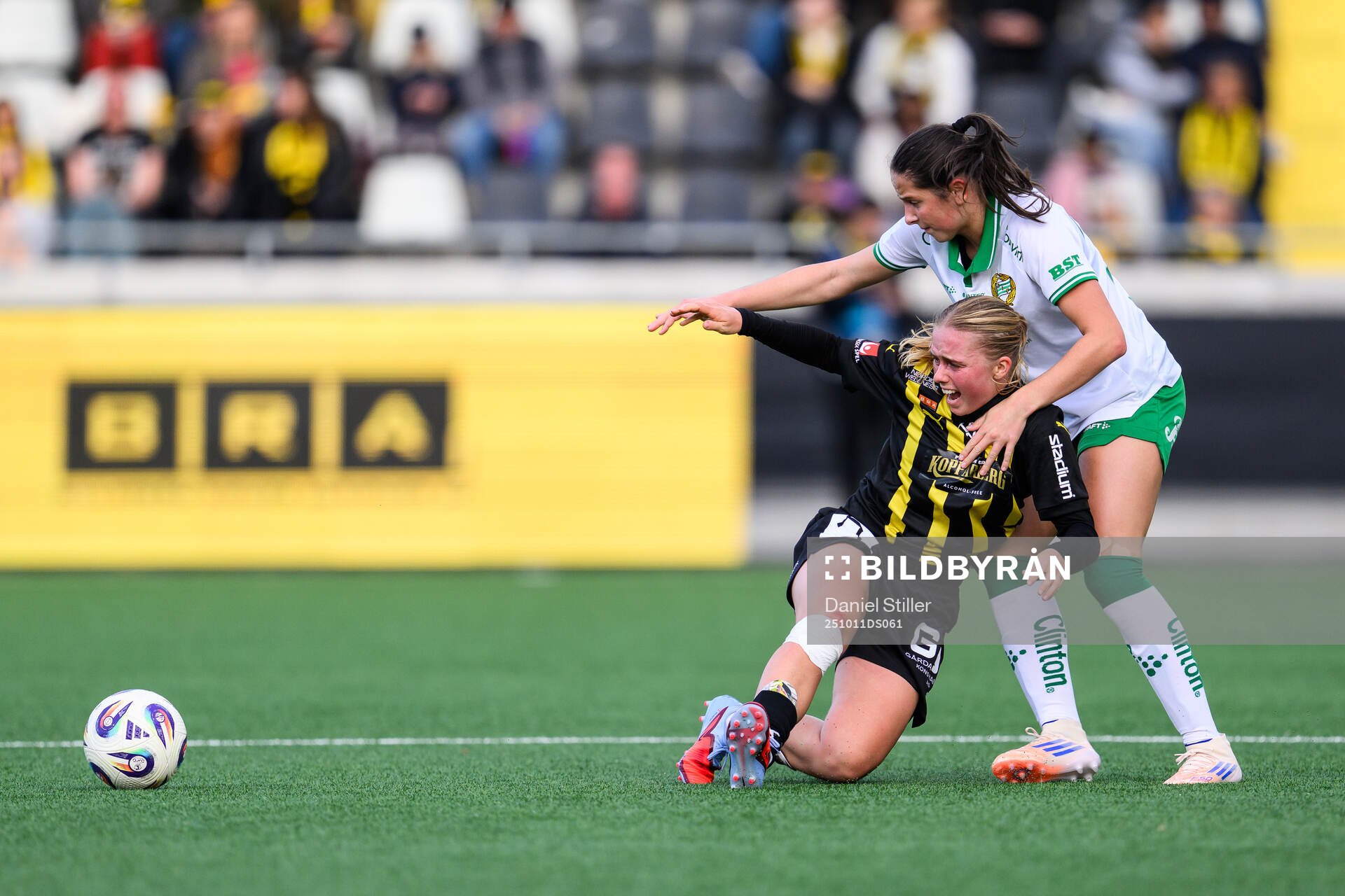 Häckens Pernille Sanvig och Hammarbys Stella Maiquez