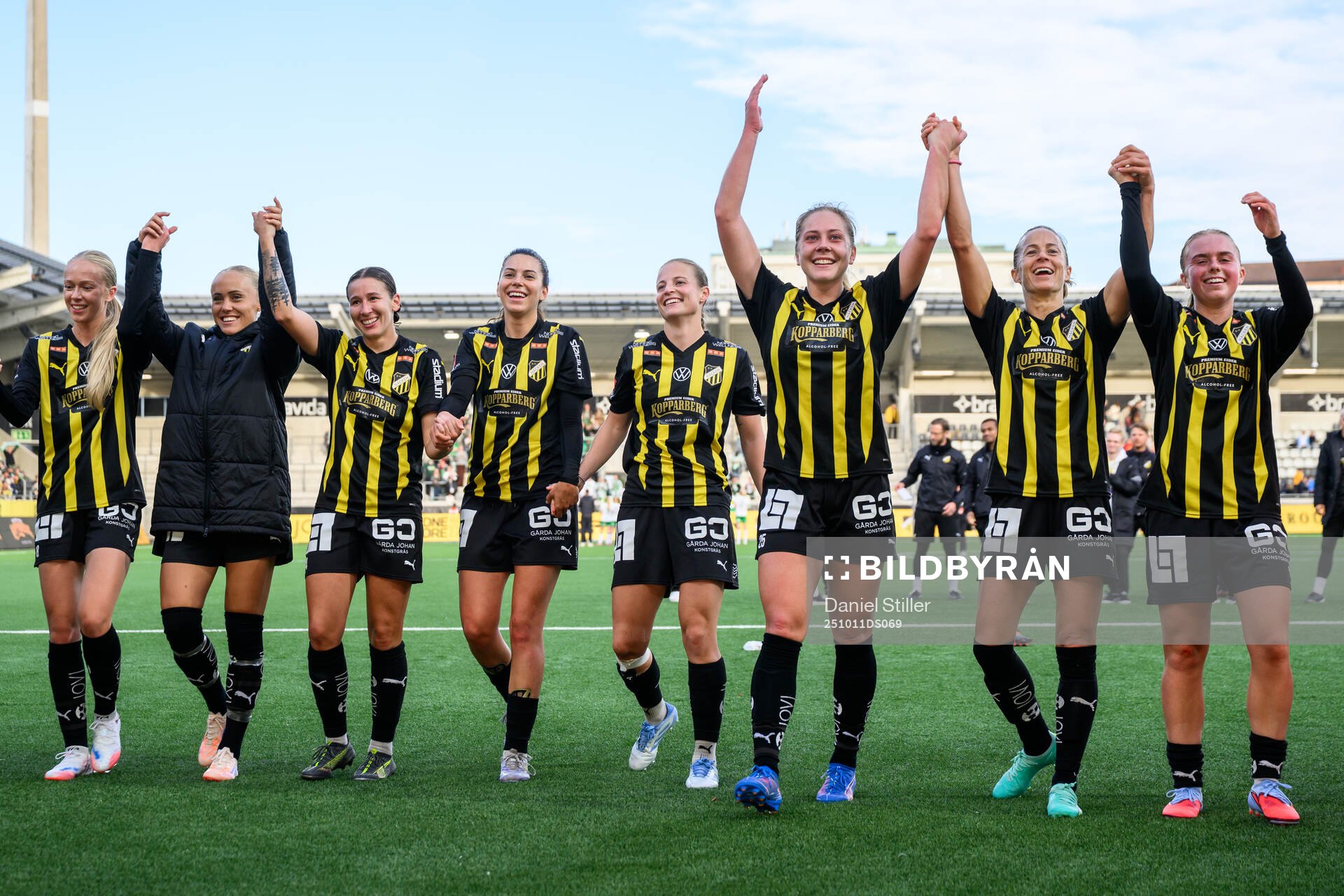 Häckens spelare jublar