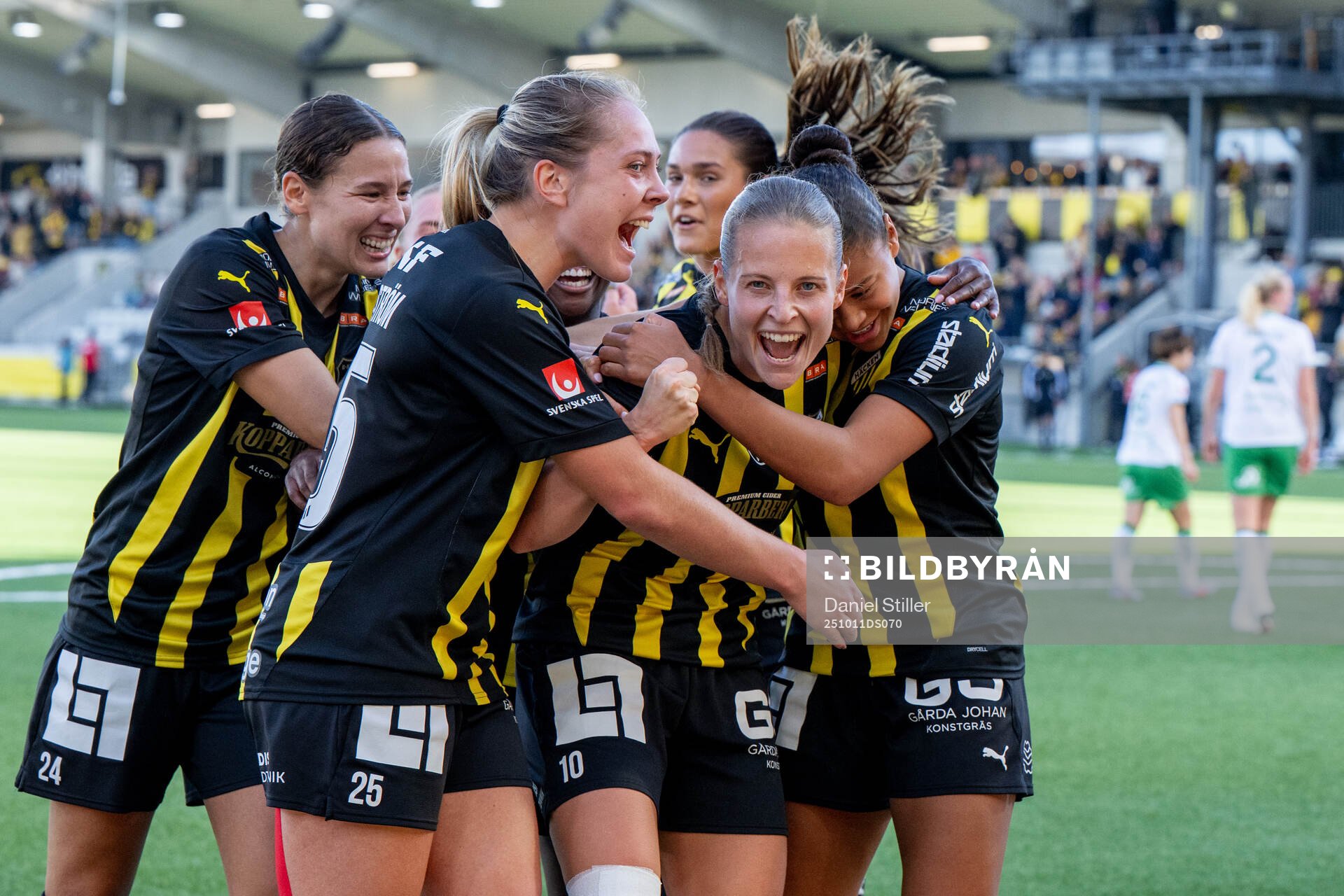 Häckens Anna Anvegård jublar