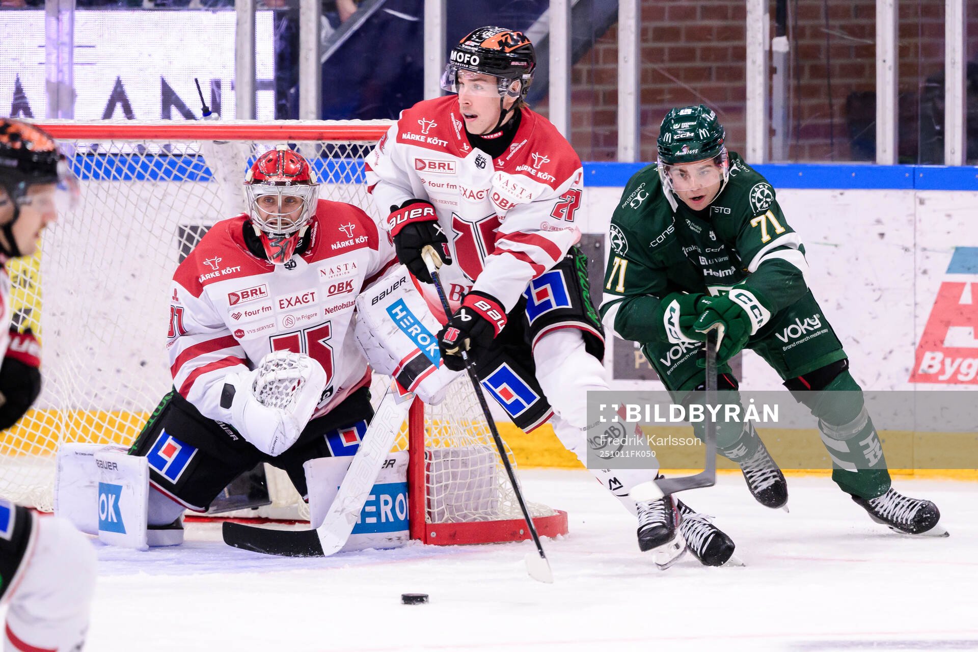 Örebros målvakt Jonas Arntzen och Peetro Seppälä mot