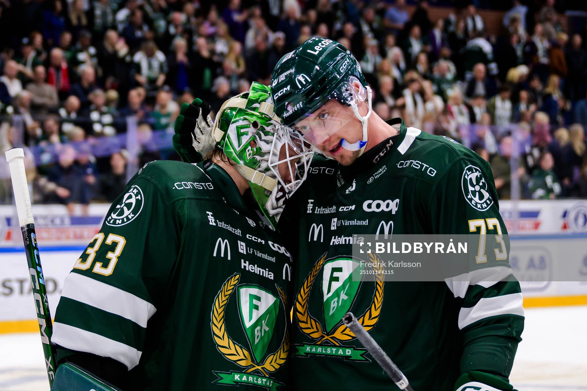 Färjestads målvakt Emil Larmi och Adam Ollas Mattsson