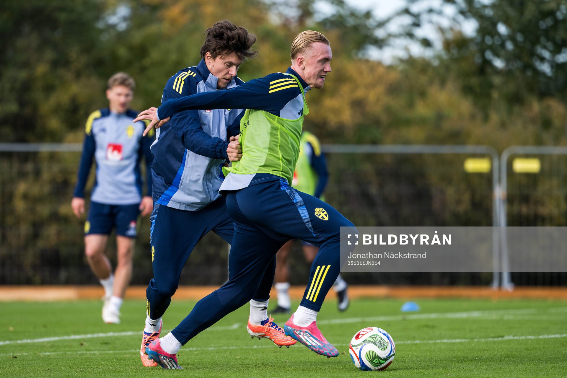 Victor Nilsson Lindelöf and Isac Lidberg of the Swedish