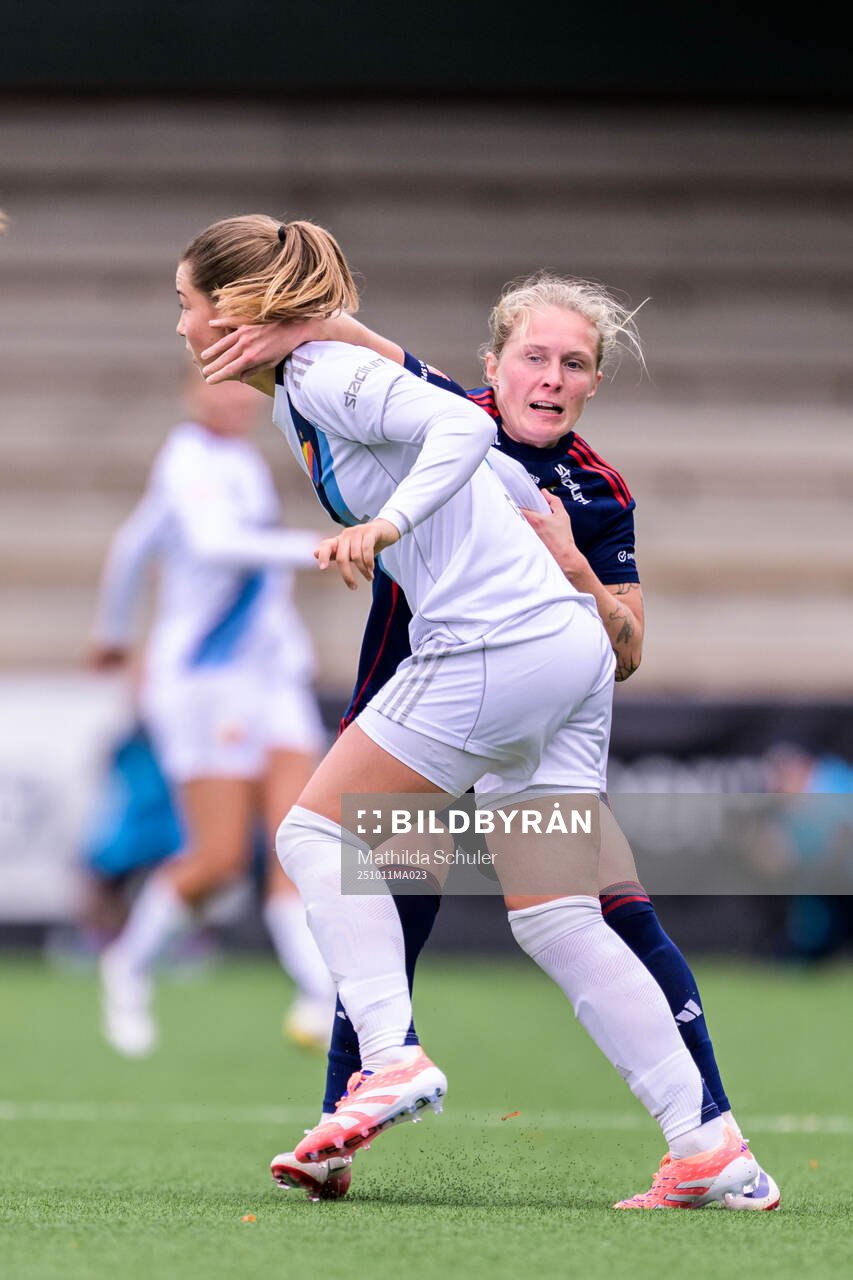 Djurgårdens Elsa Pelgander och Rosengårds Emilia Larsson