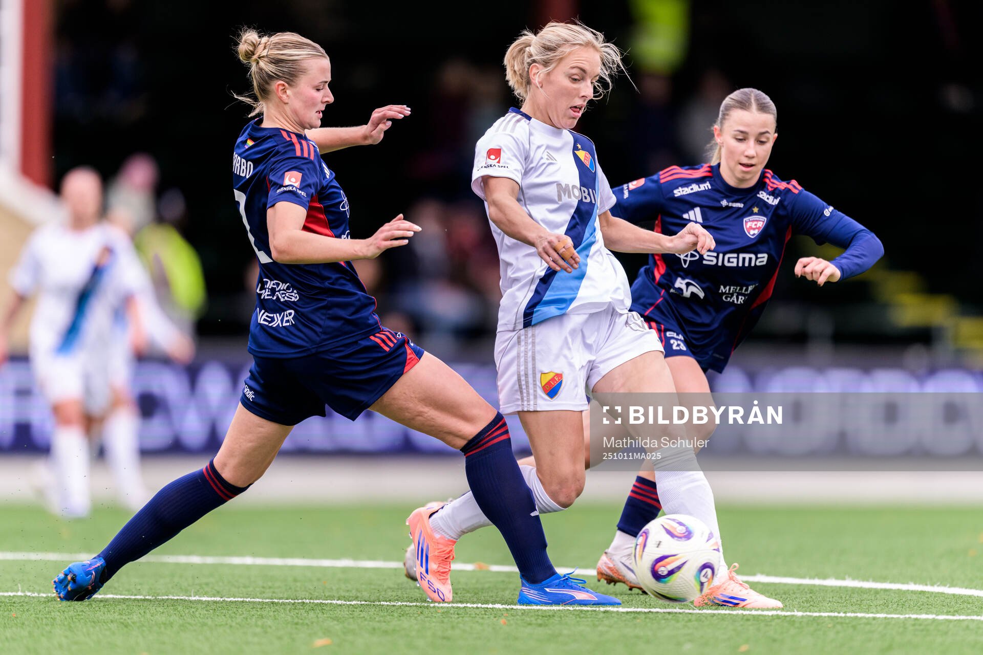 Rosengårds Thea Sørbo och Djurgårdens Mimmi Wahlström