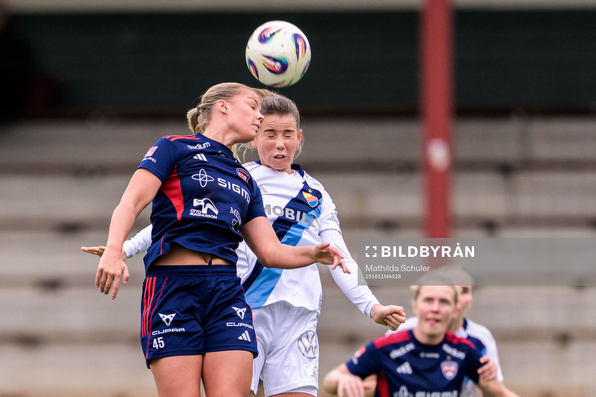 Rosengårds Tilde Björklund och Djurgårdens Elsa Pelgander