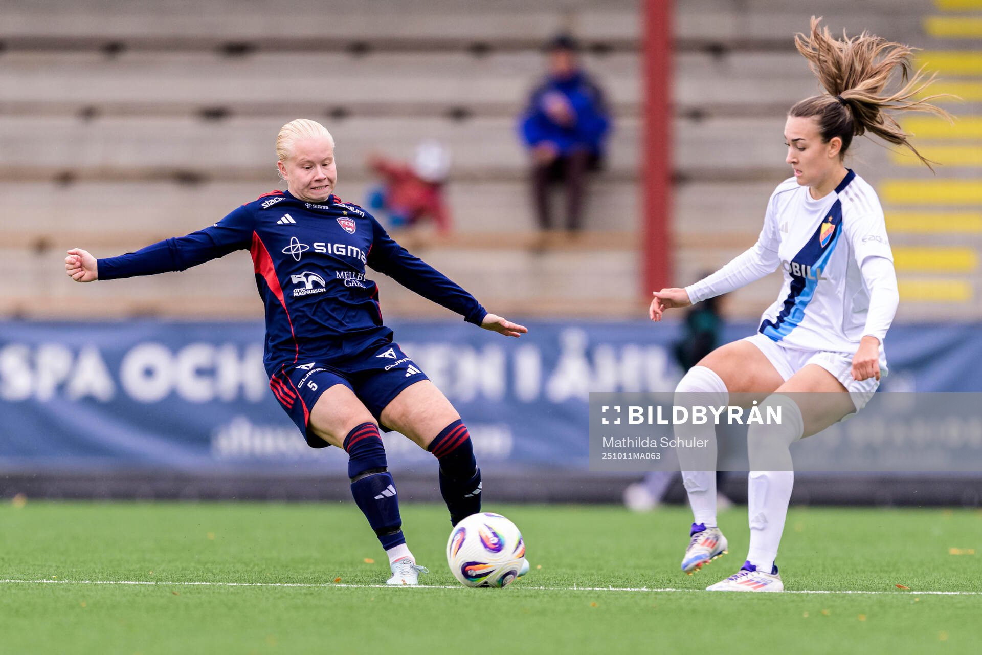 Rosengårds Anni Hartikainen och Djurgårdens Elsa Pelgander