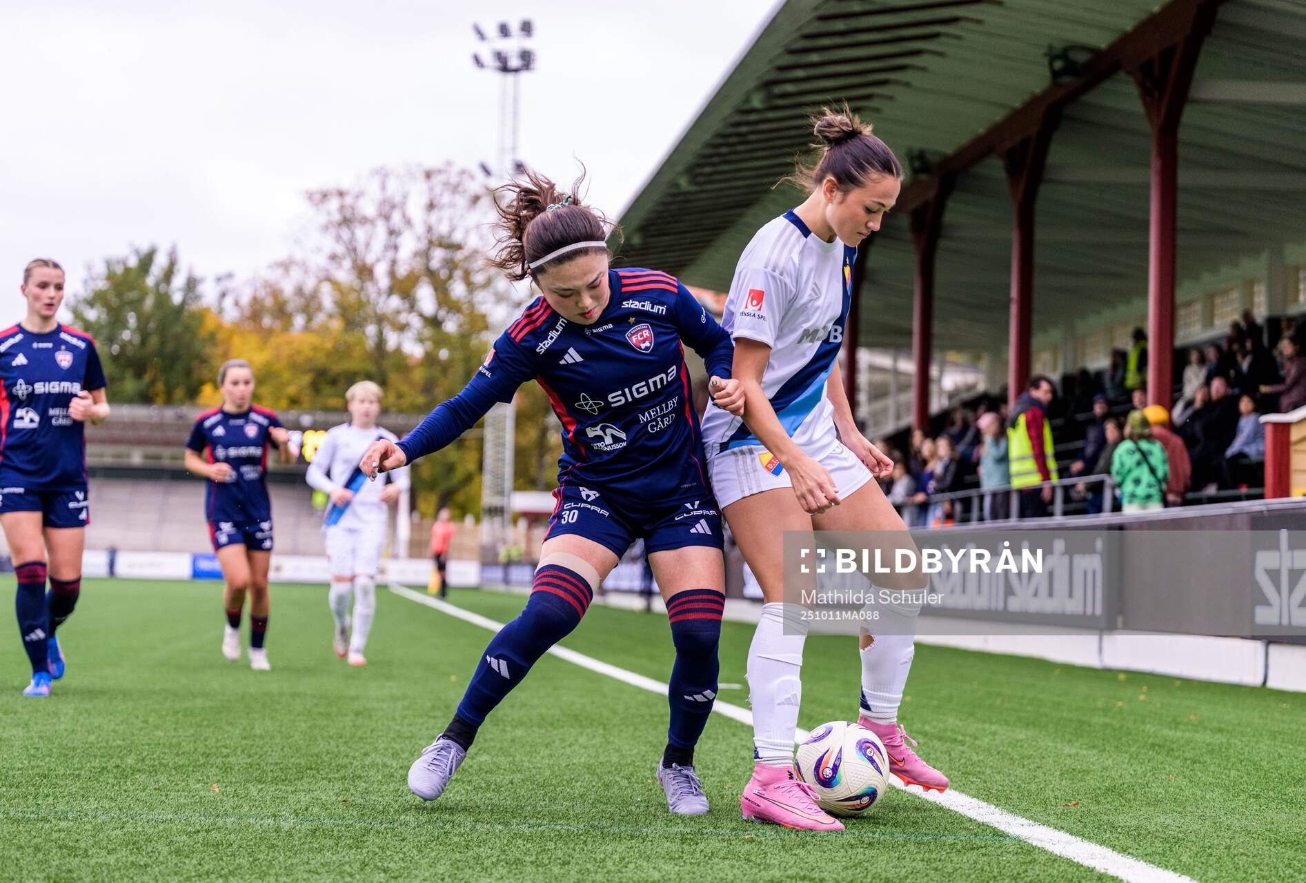Rosengårds Aemu Oyama och Djurgårdens Casey Yujin Phair