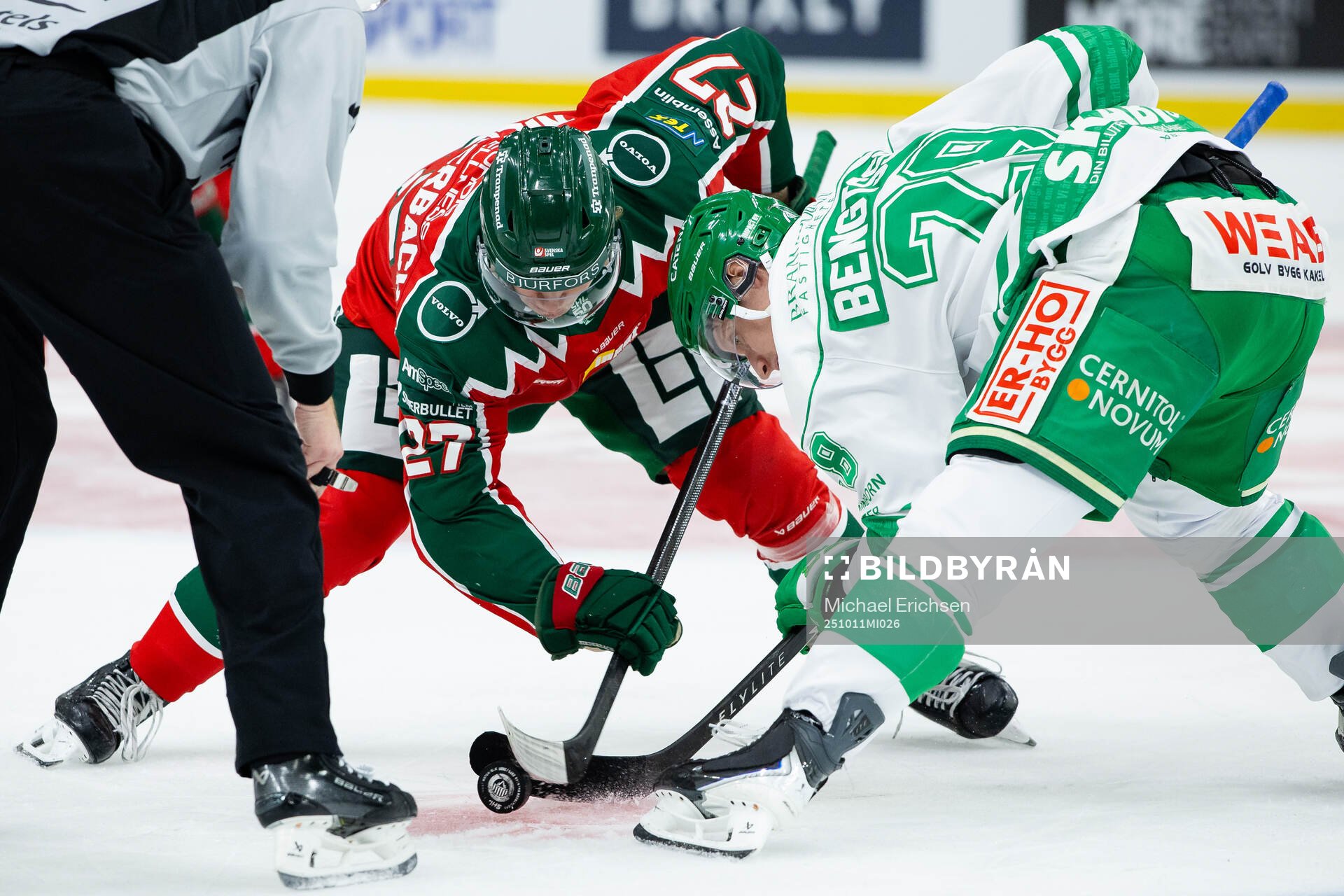 Frölundas Theodor Niederbach tekar mot Rögles Anton