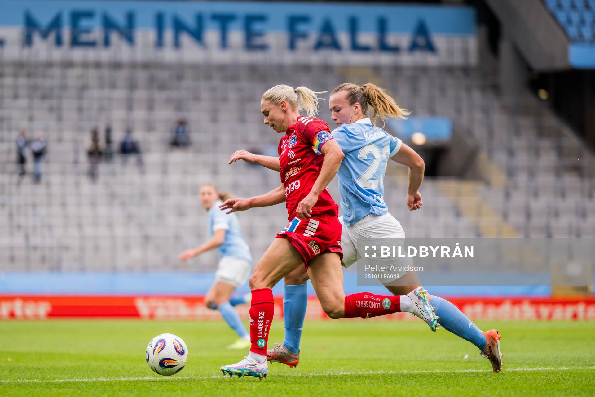 Linköpings Jonna Andersson och Malmö FFs Sara Kanutte