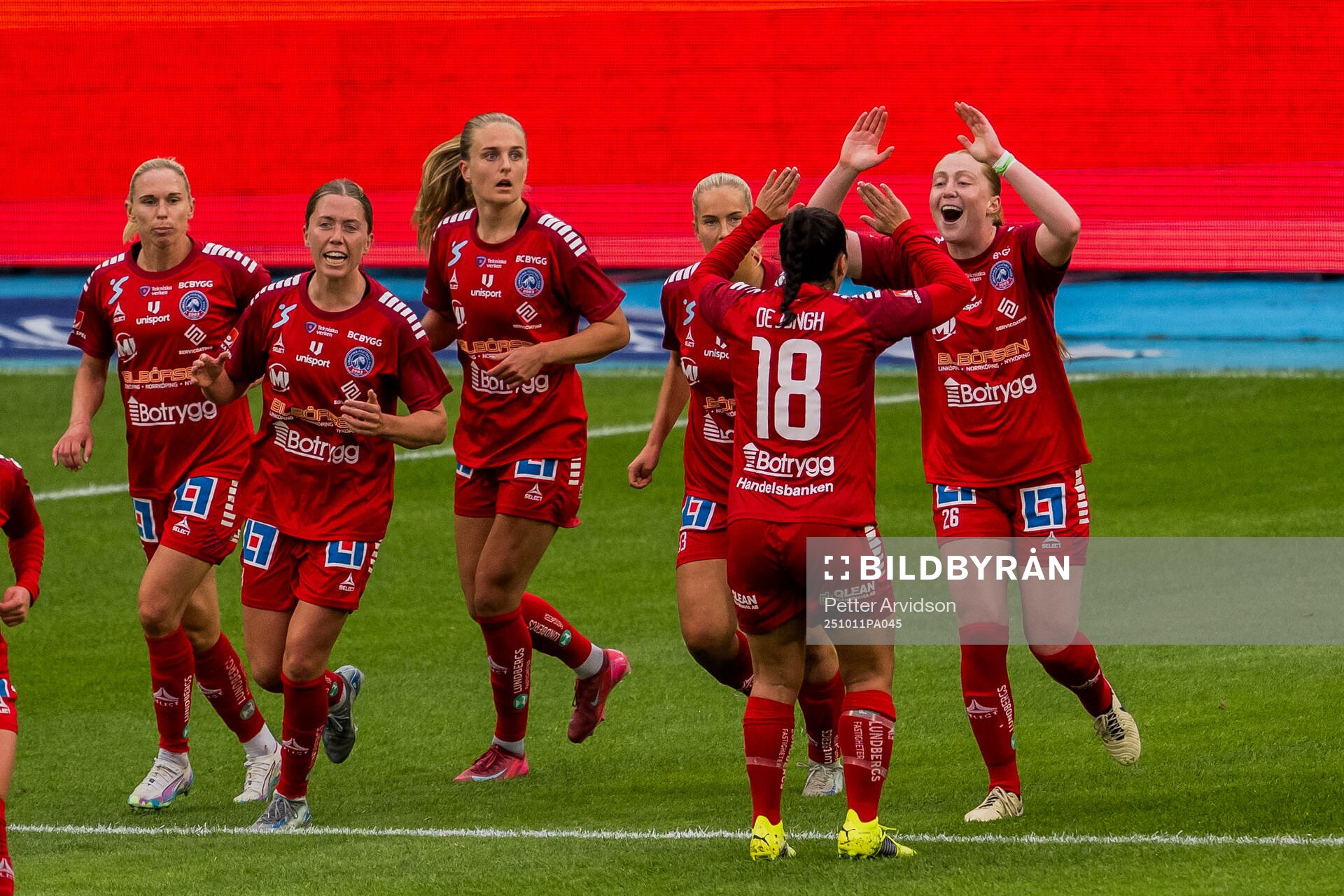 Linköpings Moira Kelley jublar
