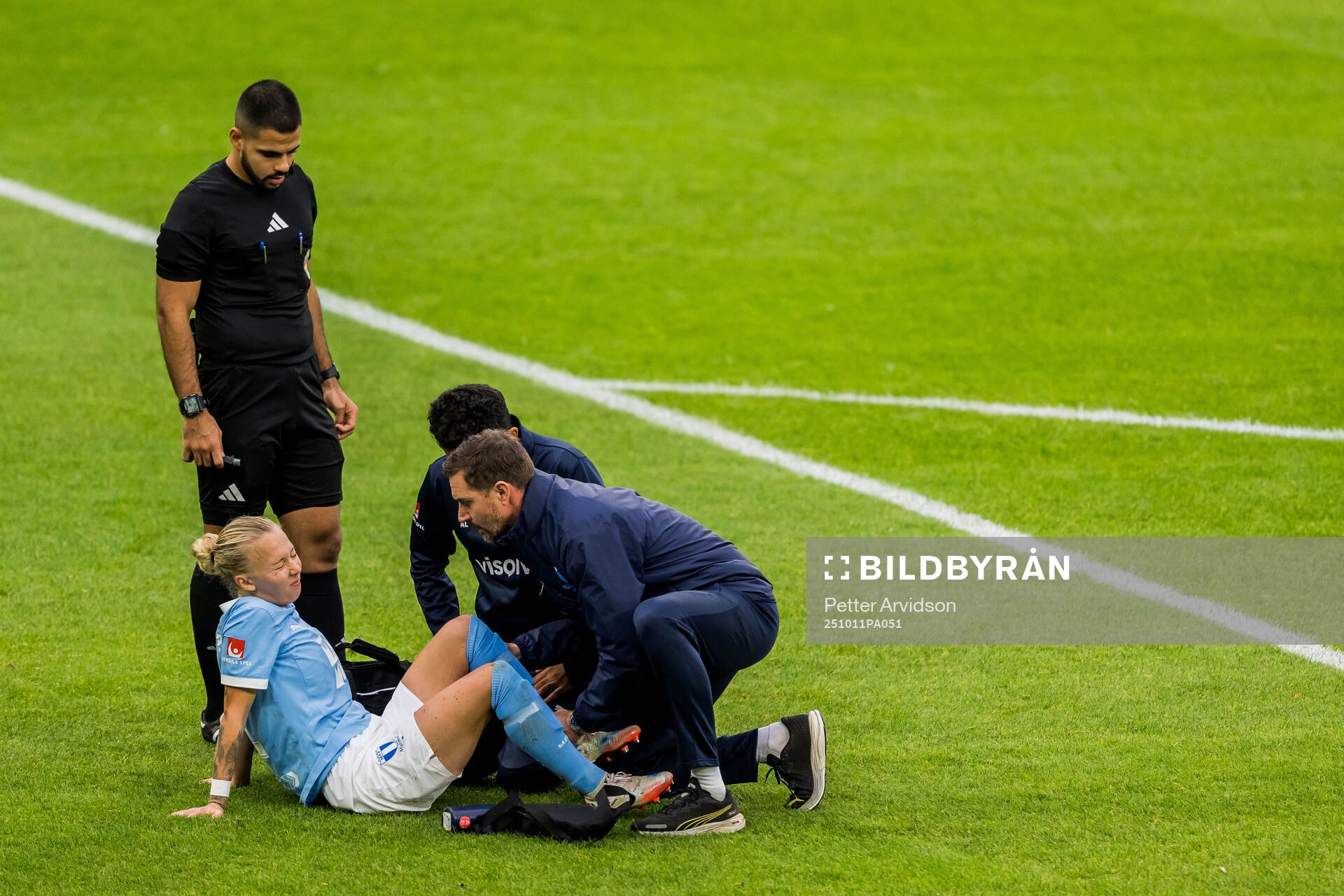 Malmö FFs Nathalie Hoff Persson får vård av medicinsk