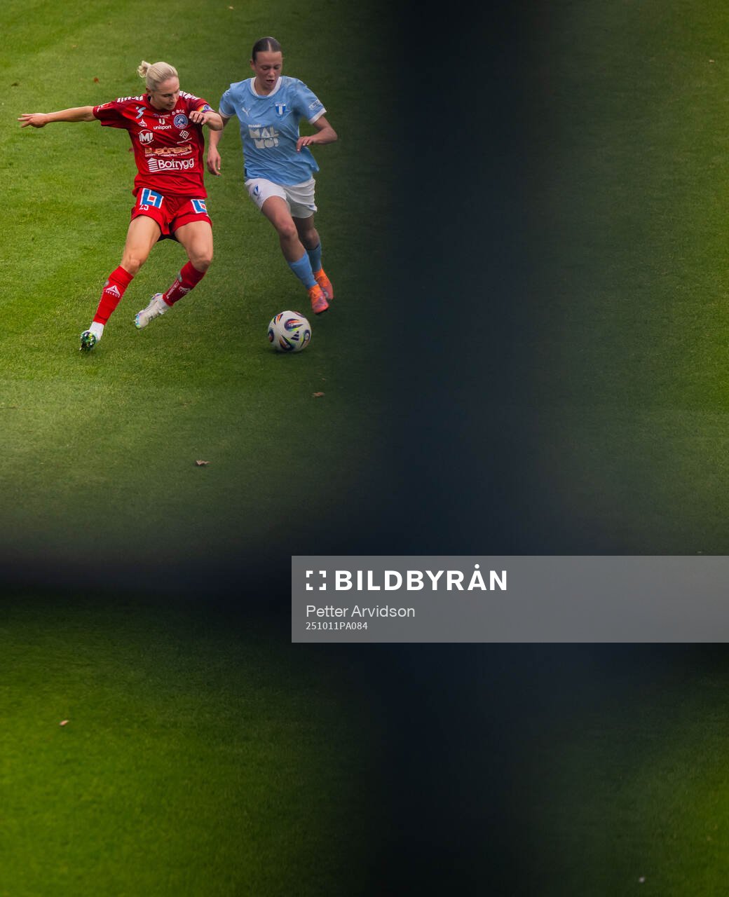 Linköpings Jonna Andersson och Malmö FFs Lovisa Breland i