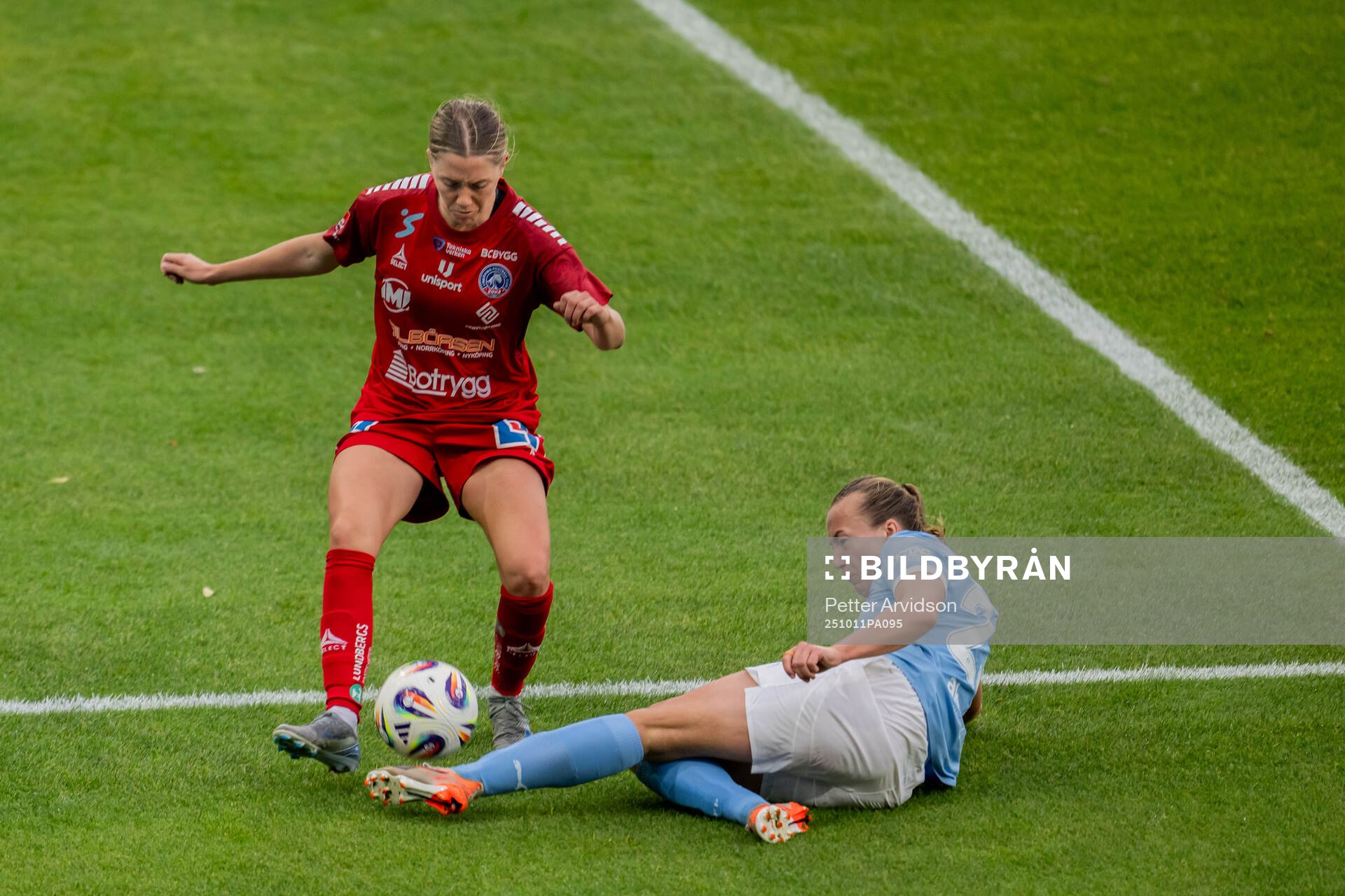 Linköpings Polly Doran och Malmö FFs Sara Kanutte