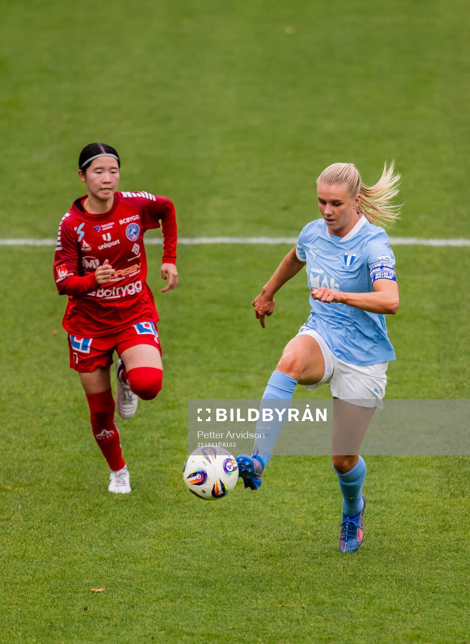 Linköpings Miu Kitamura och Malmö FFs Nellie Lilja