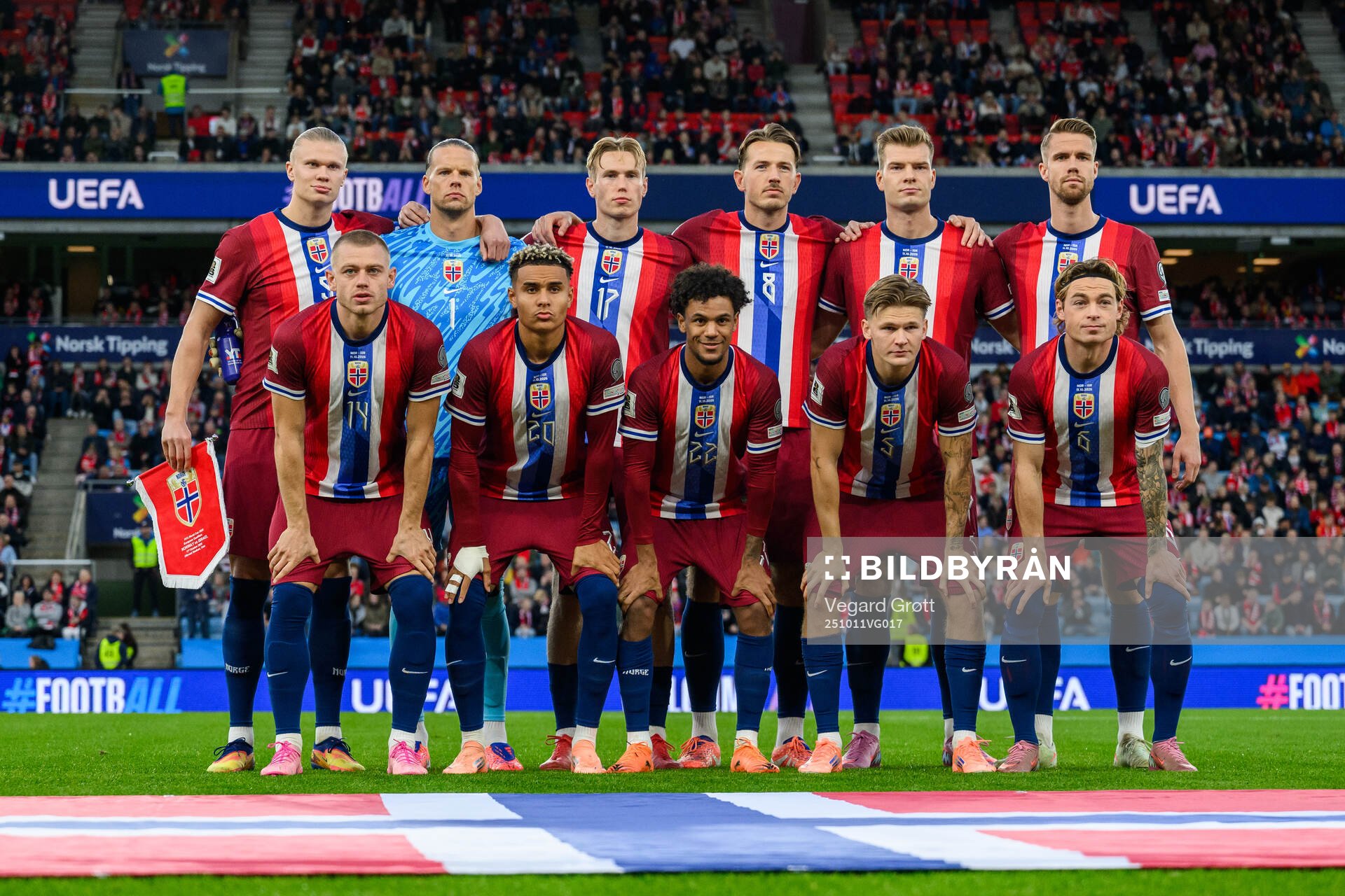 The starting eleven of Norway pose for a team photo