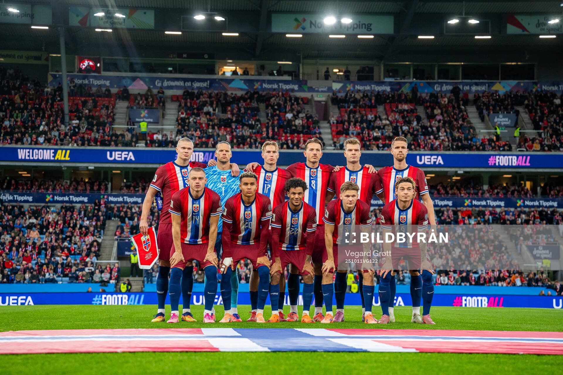 The starting eleven of Norway pose for a team photo