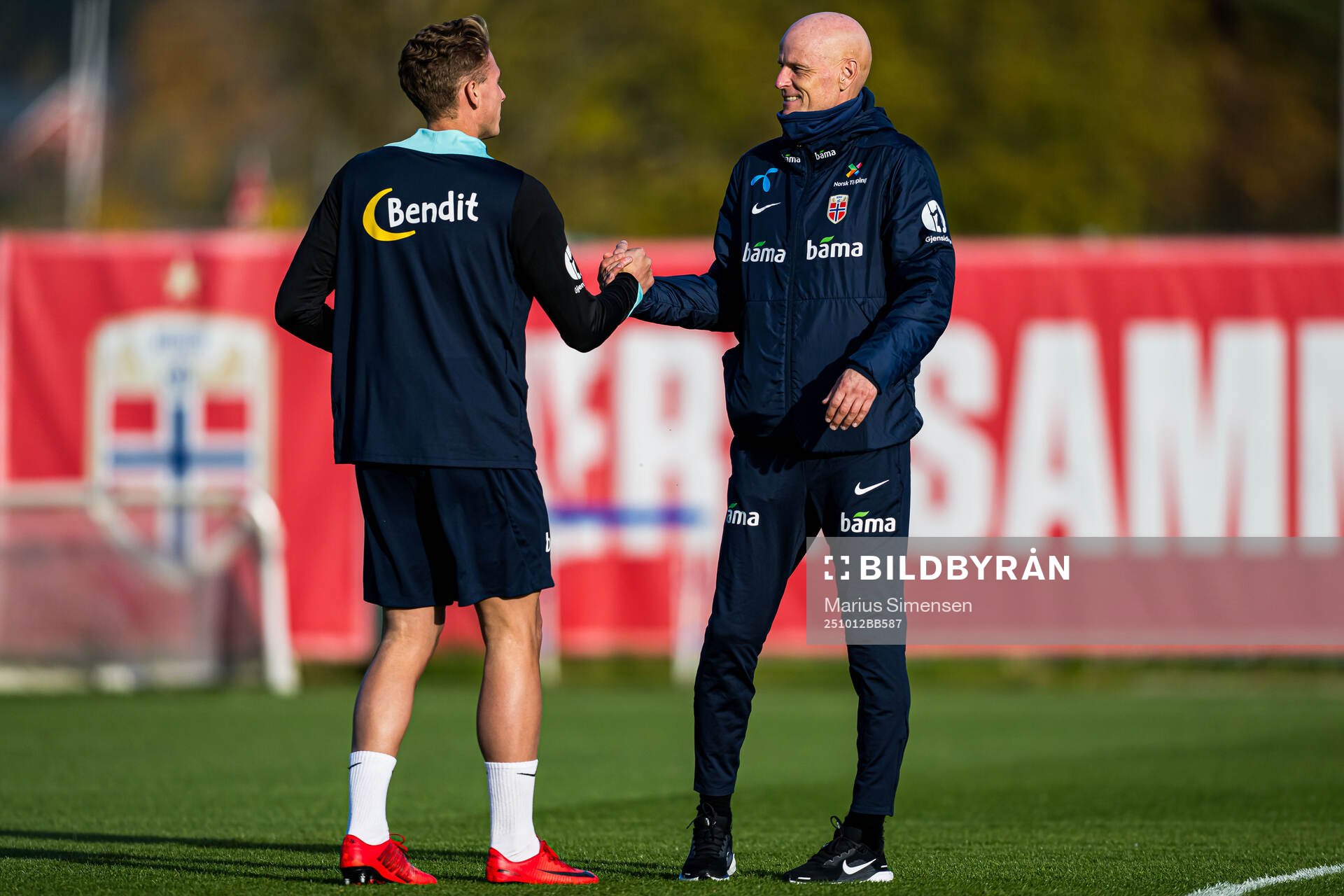 Sebastian Sebulonsen and head coach Ståle Solbakken of the