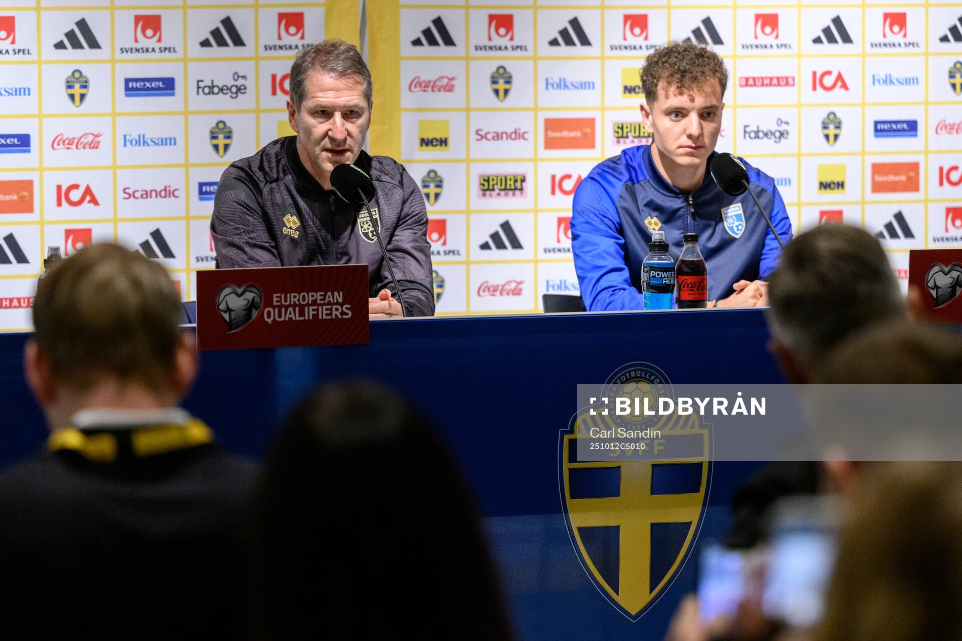 Head coach Franco Foda and Fisnik Asllani of Kosovo