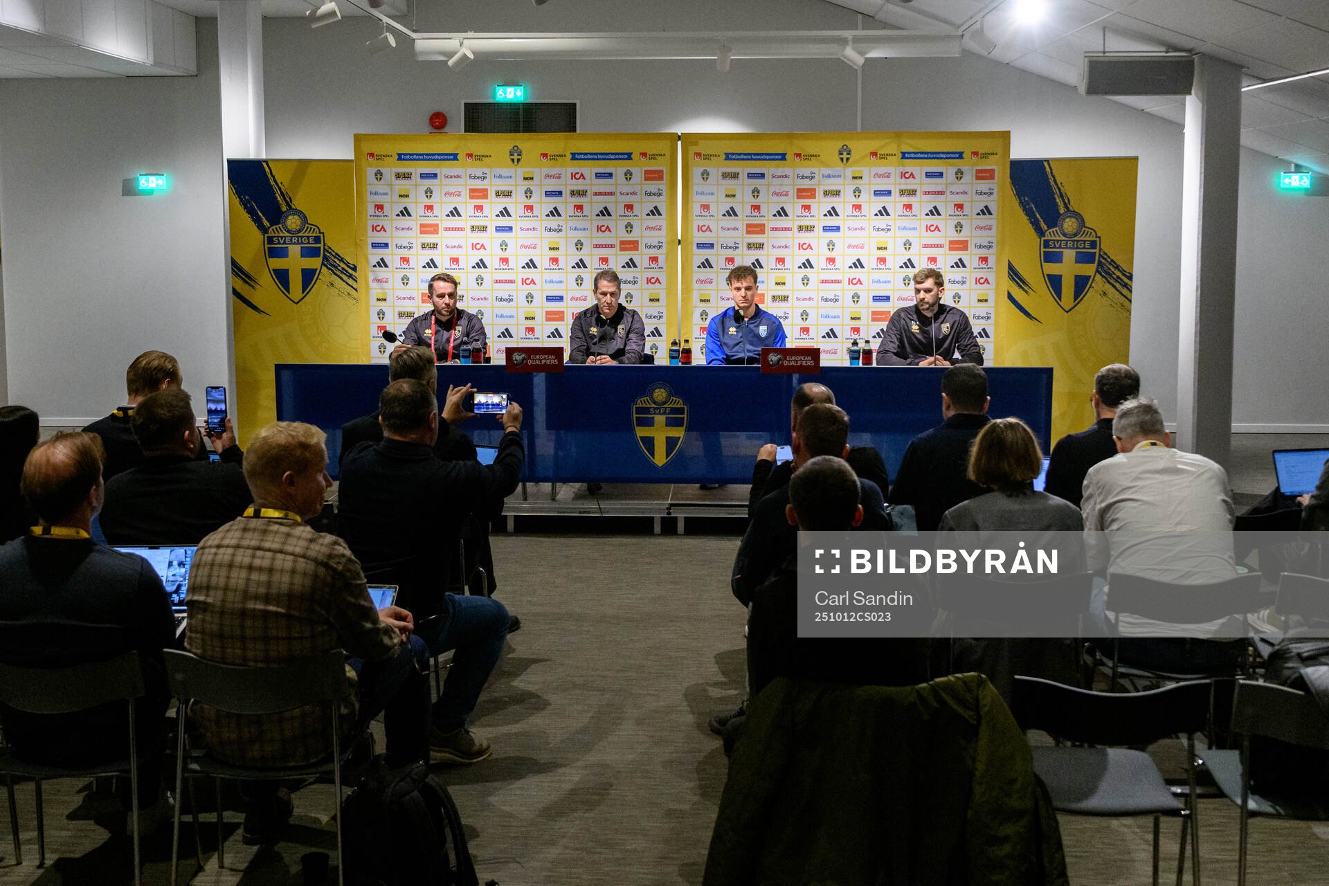 Head coach Franco Foda and Fisnik Asllani of Kosovo