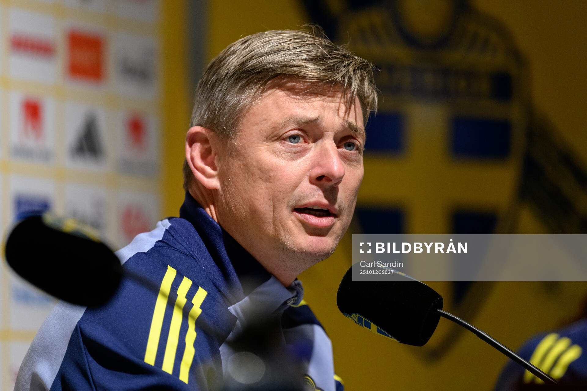 Head coach Jon Dahl Tomasson of the Swedish men's national