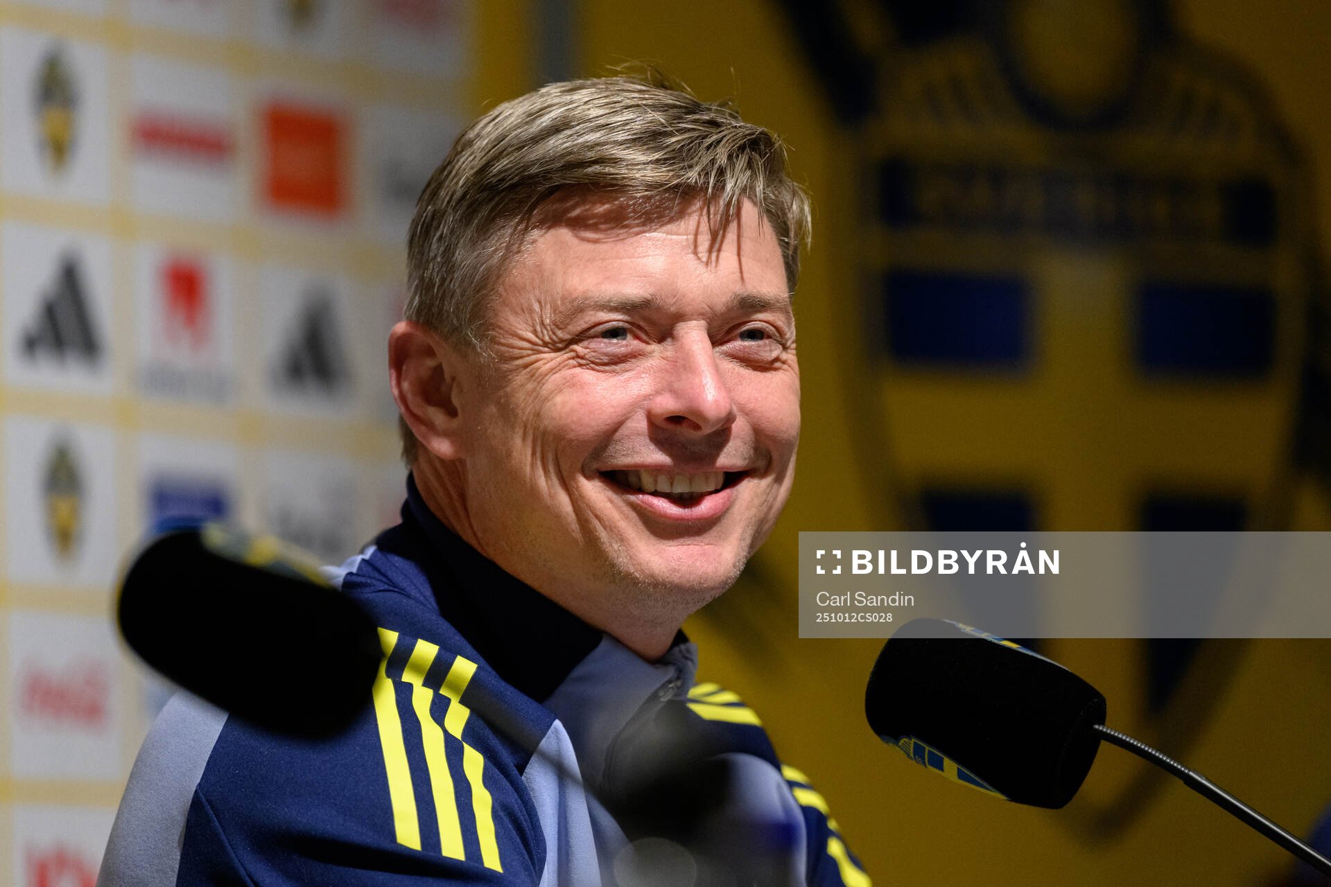 Head coach Jon Dahl Tomasson of the Swedish men's national
