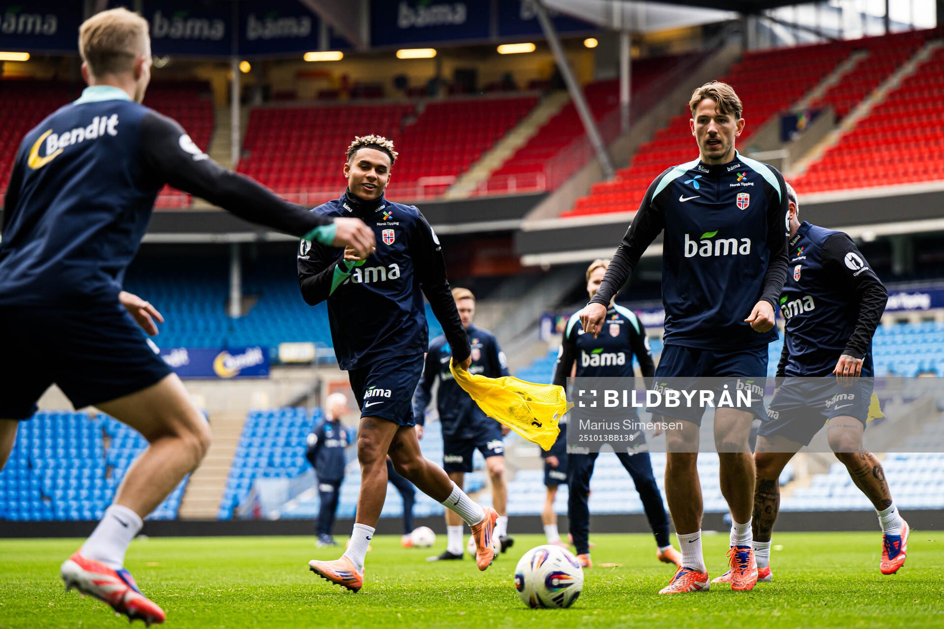 Antonio Nusa and Sander Berge of the Norwegian national