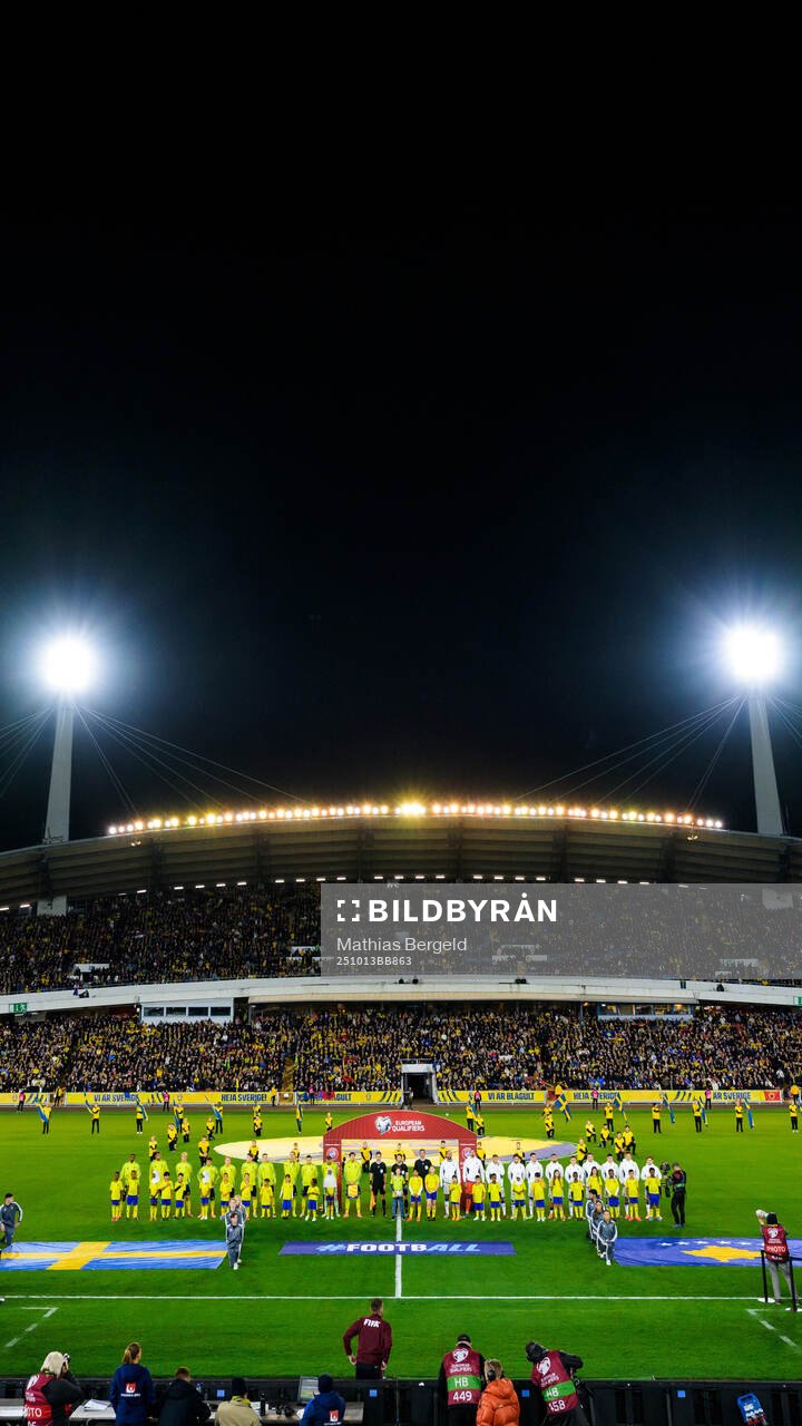Lineup of Sweden and of Kosovo