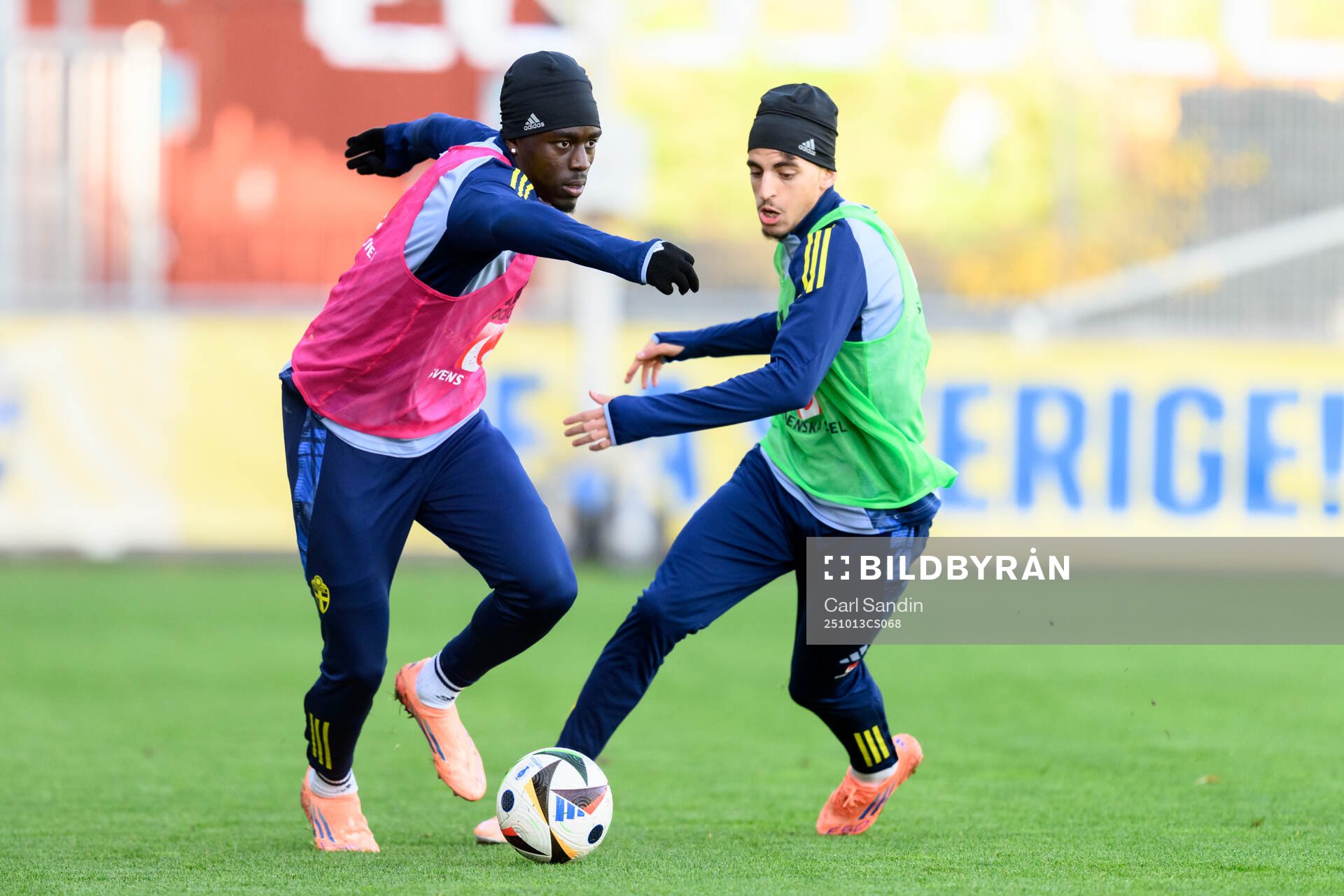 Genesis Antwi and Taha Ayari of the Swedish under-21