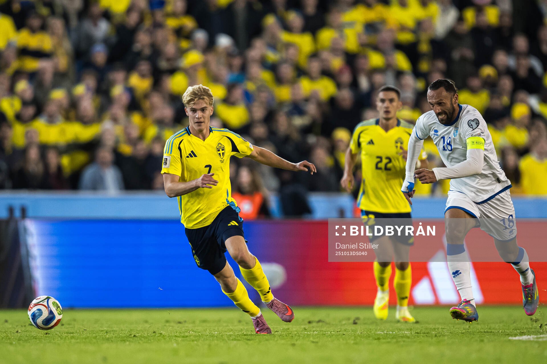 Lucas Bergvall of Sweden and Vedat Muriqi of Kosovo