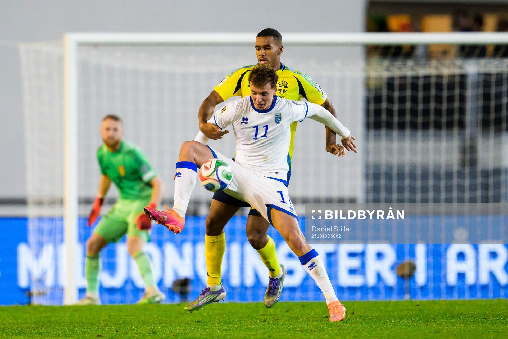 Fisnik Asllani of Kosovo and Isak Hien of Sweden