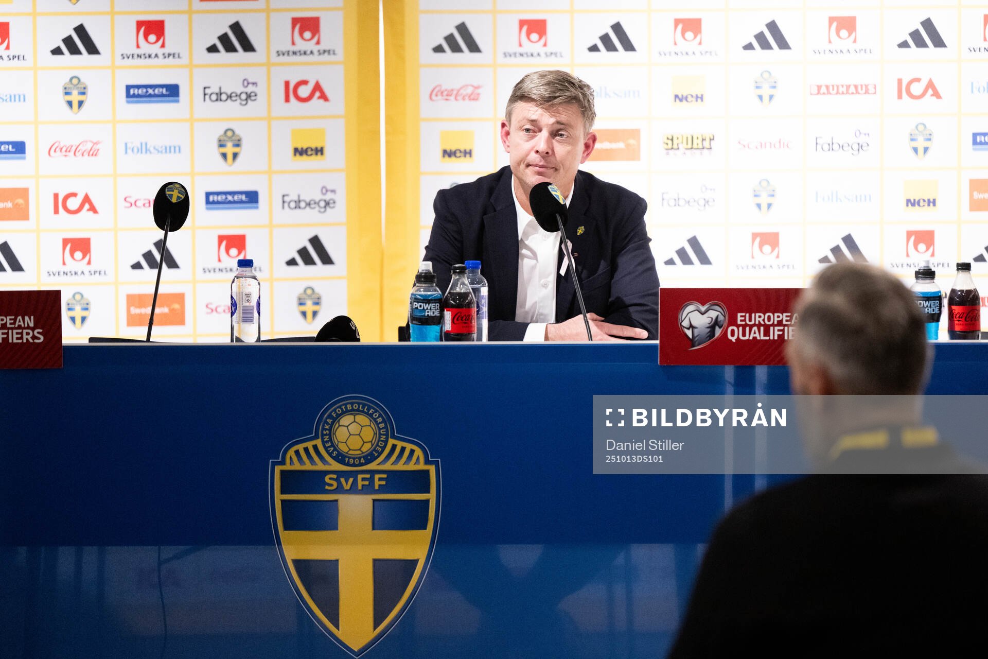 Head coach Jon Dahl Tomasson of Sweden