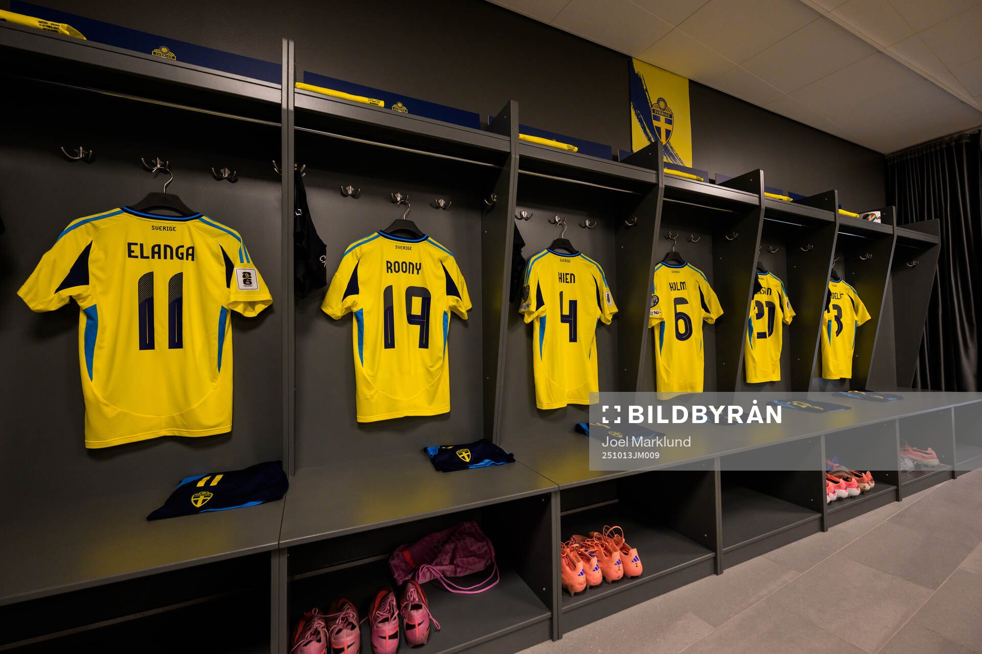 The jerseys of Anthony Elanga, Roony Bardghji, Isak Hien,