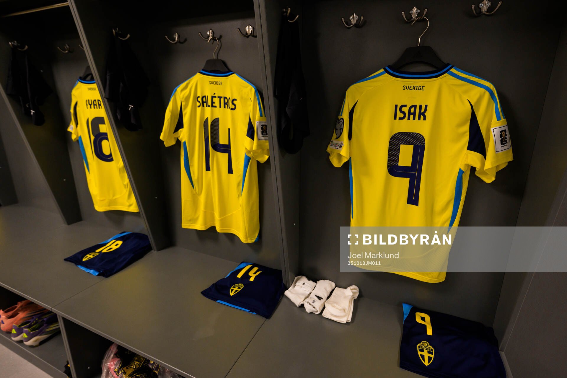 The jerseys of Yasin Ayari, Anton Salétros and Alexander