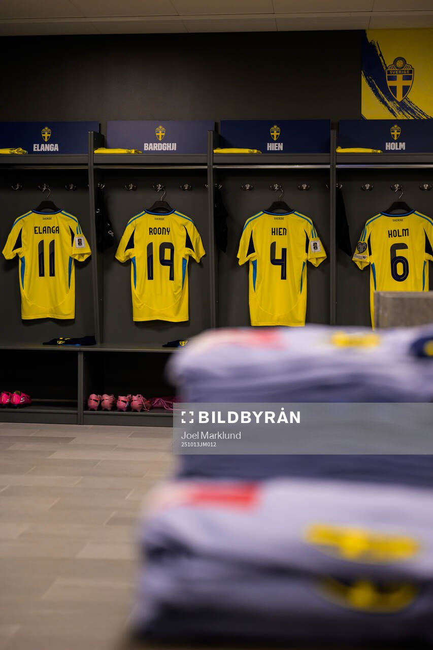 The jerseys of Anthony Elanga, Roony Bardghji, Isak Hien